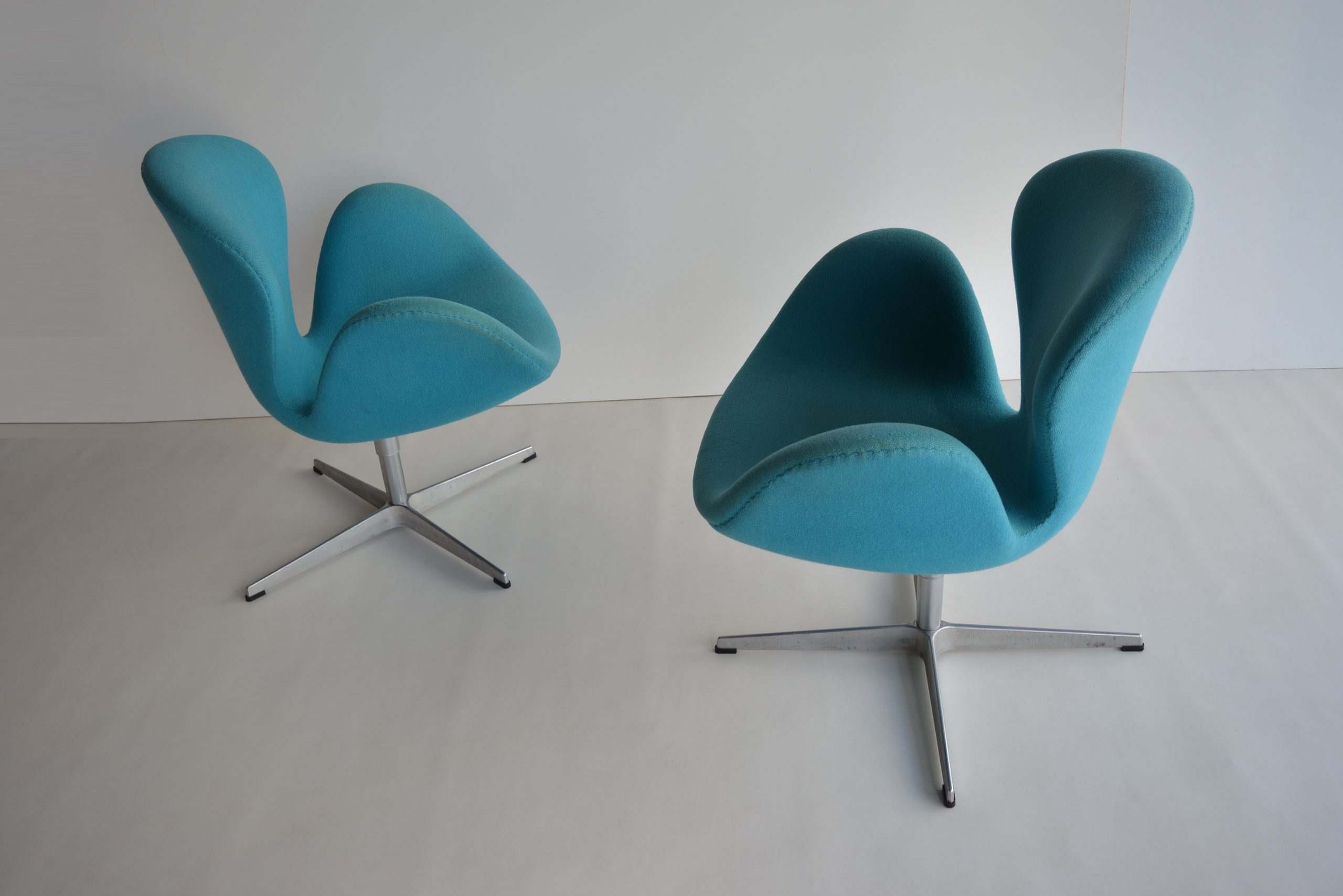 Swan chair 2025 original