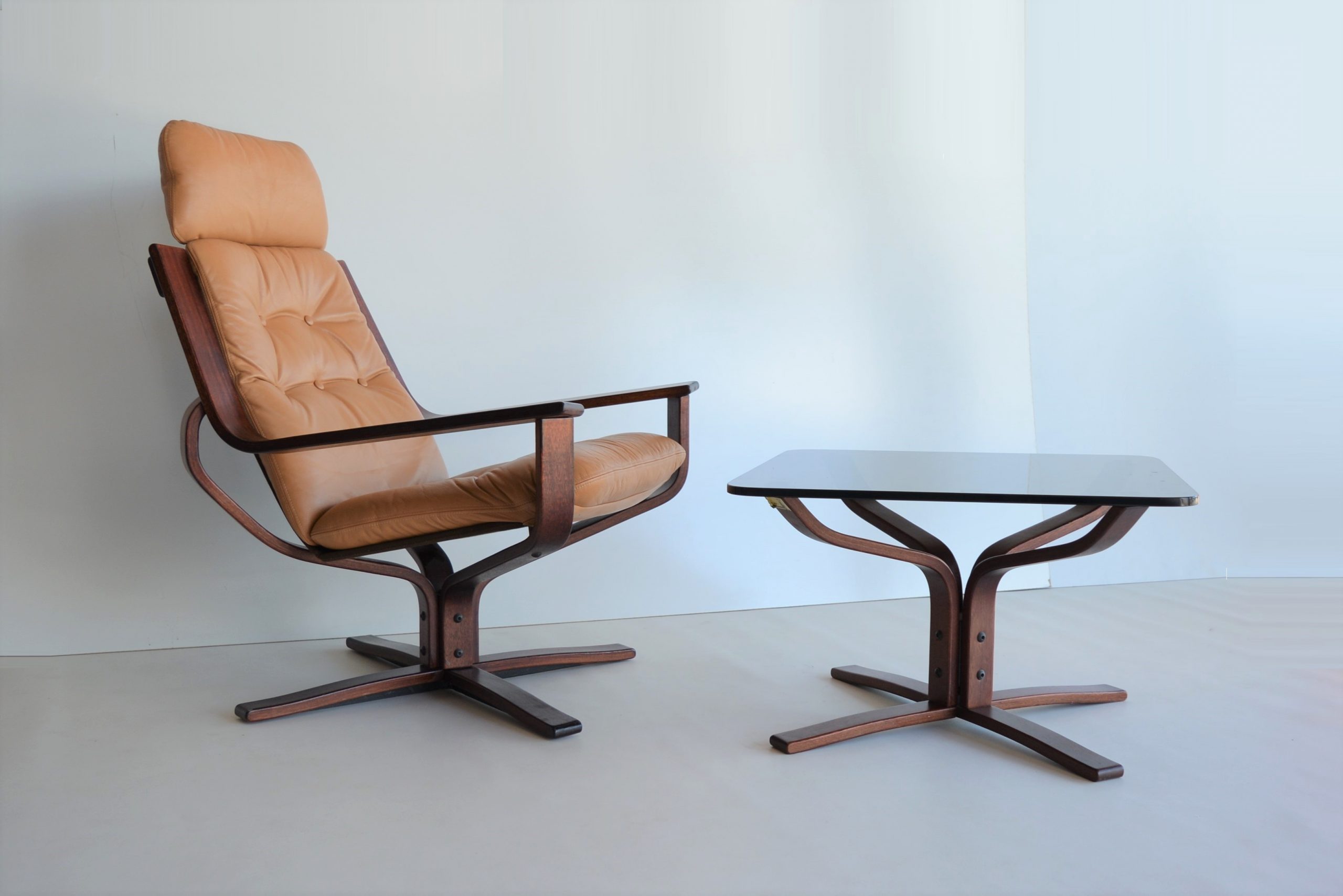 a table (2)