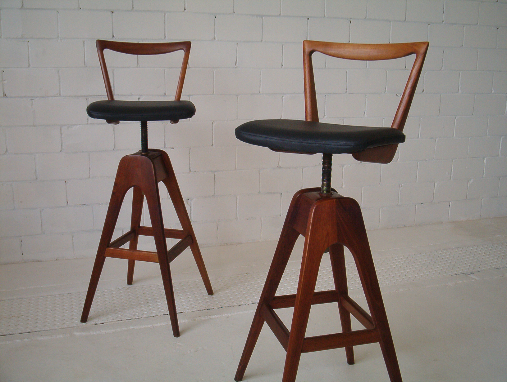 TH Brown Barstools 031