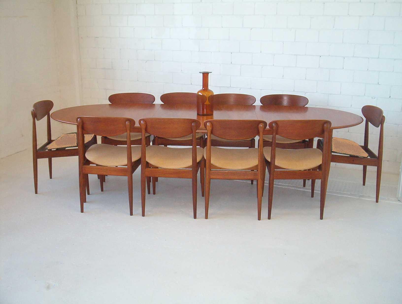 HUGE Parker Extension Dining Table. Can seat 10 12 VINTAGE