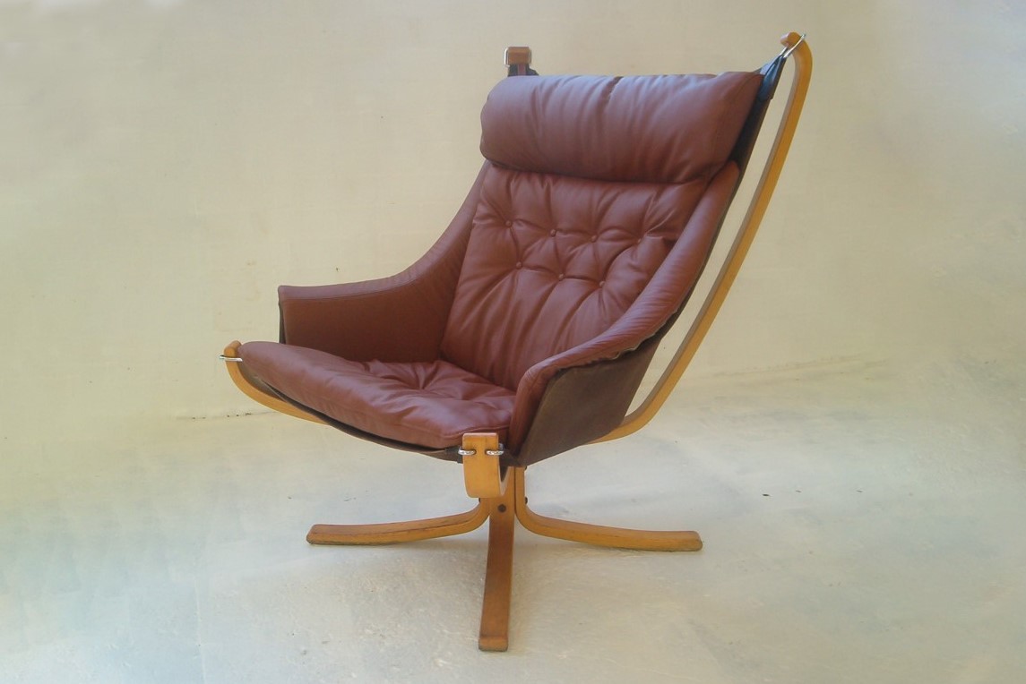 Falcon Chair High Back w wings. Leather. Vatne Mobler. Vintage. iNVISeDGE