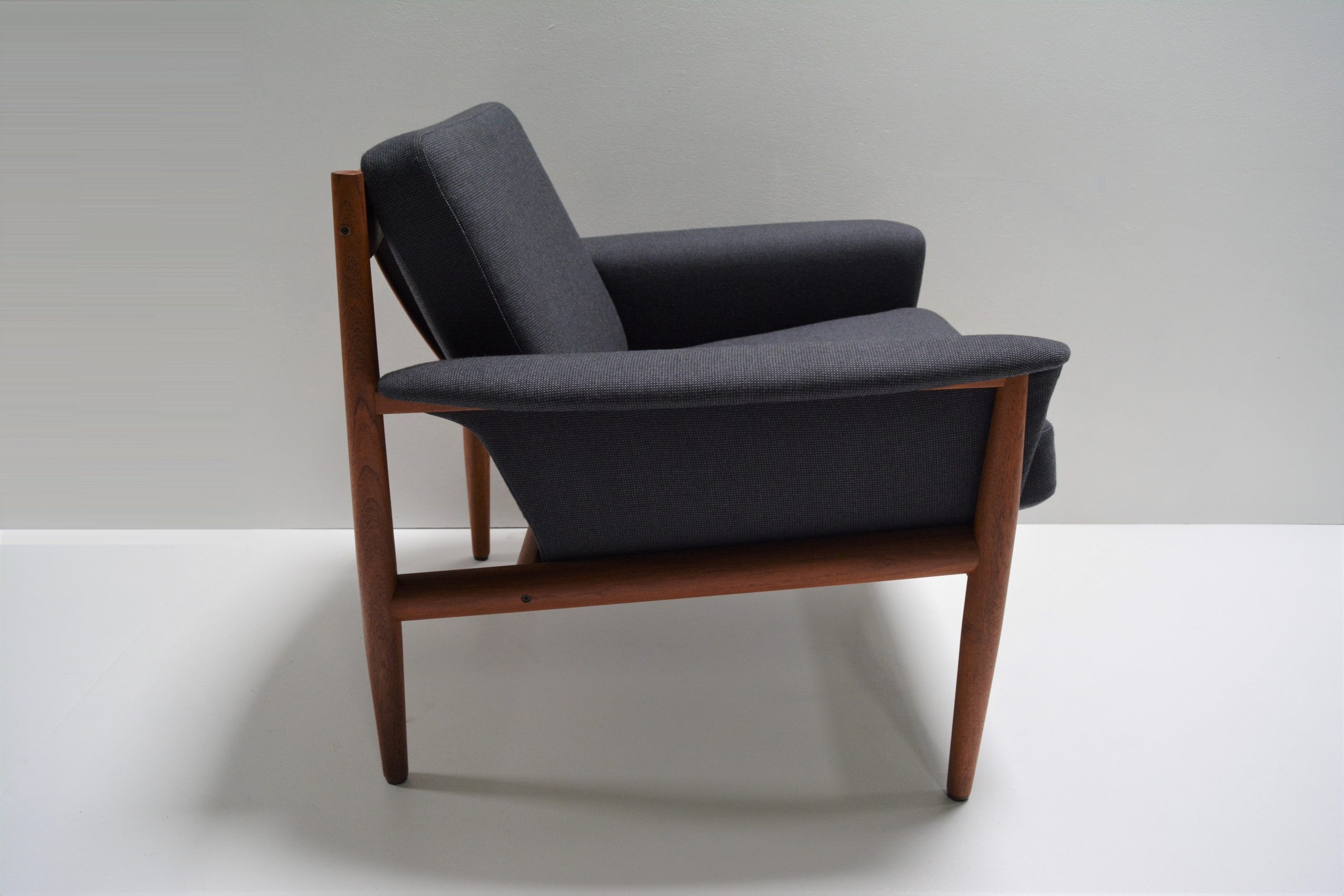 Danish-finn-juhl-grand-danois-cado-france-and-sons-vintage-parker-chair-2