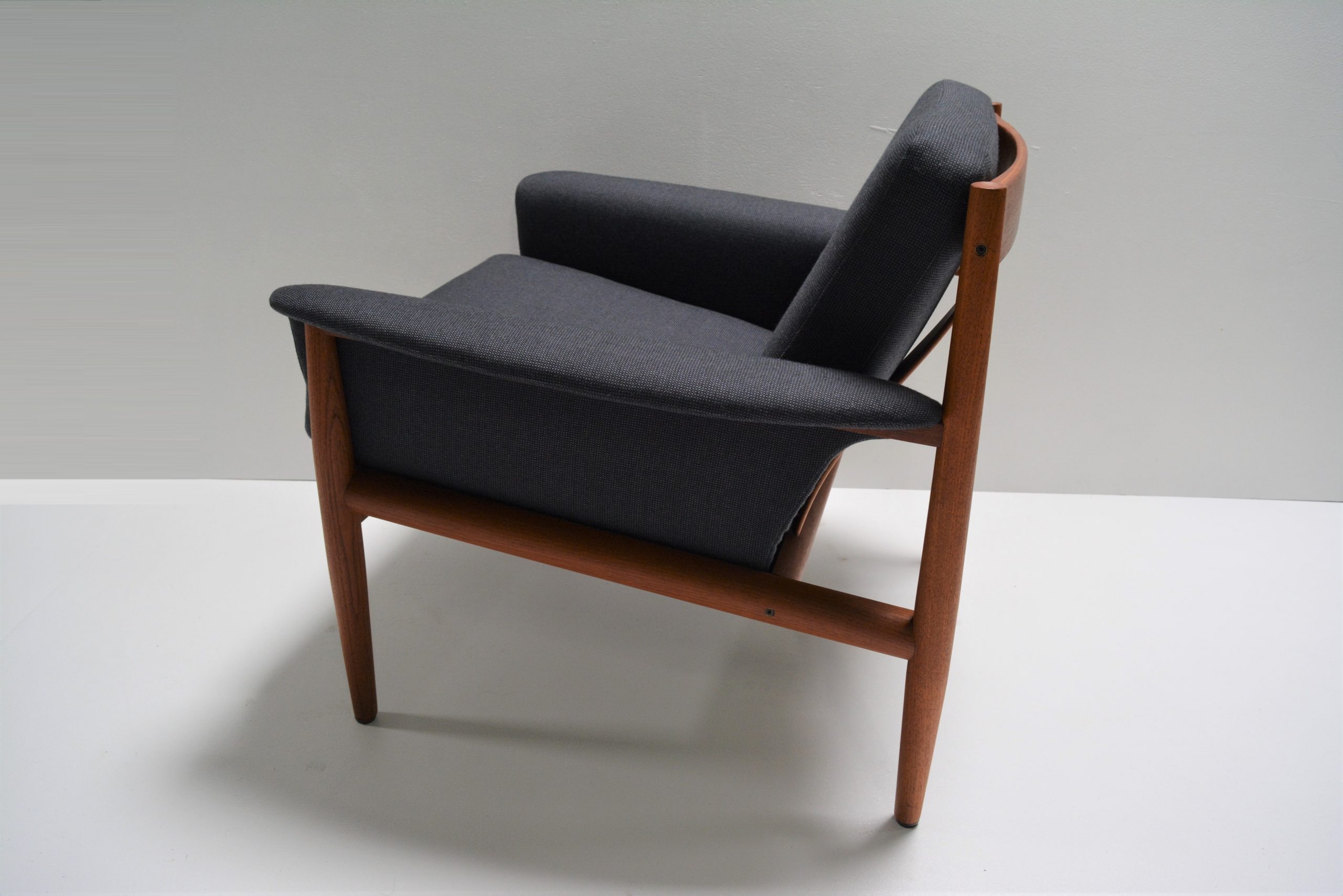 Danish-finn-juhl-grand-danois-cado-france-and-sons-vintage-parker-chair-3