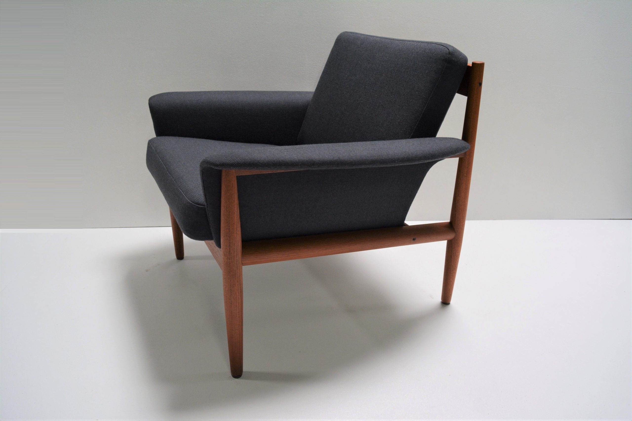 Danish-finn-juhl-grand-danois-cado-france-and-sons-vintage-parker-chair