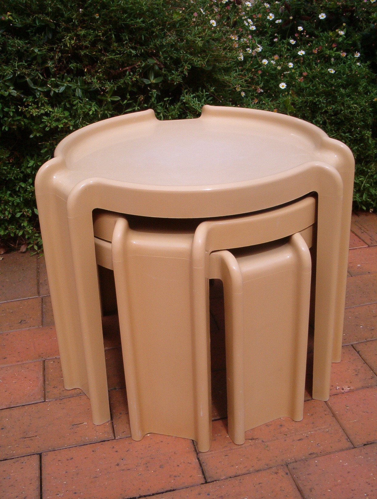 Kartell cheap nesting tables