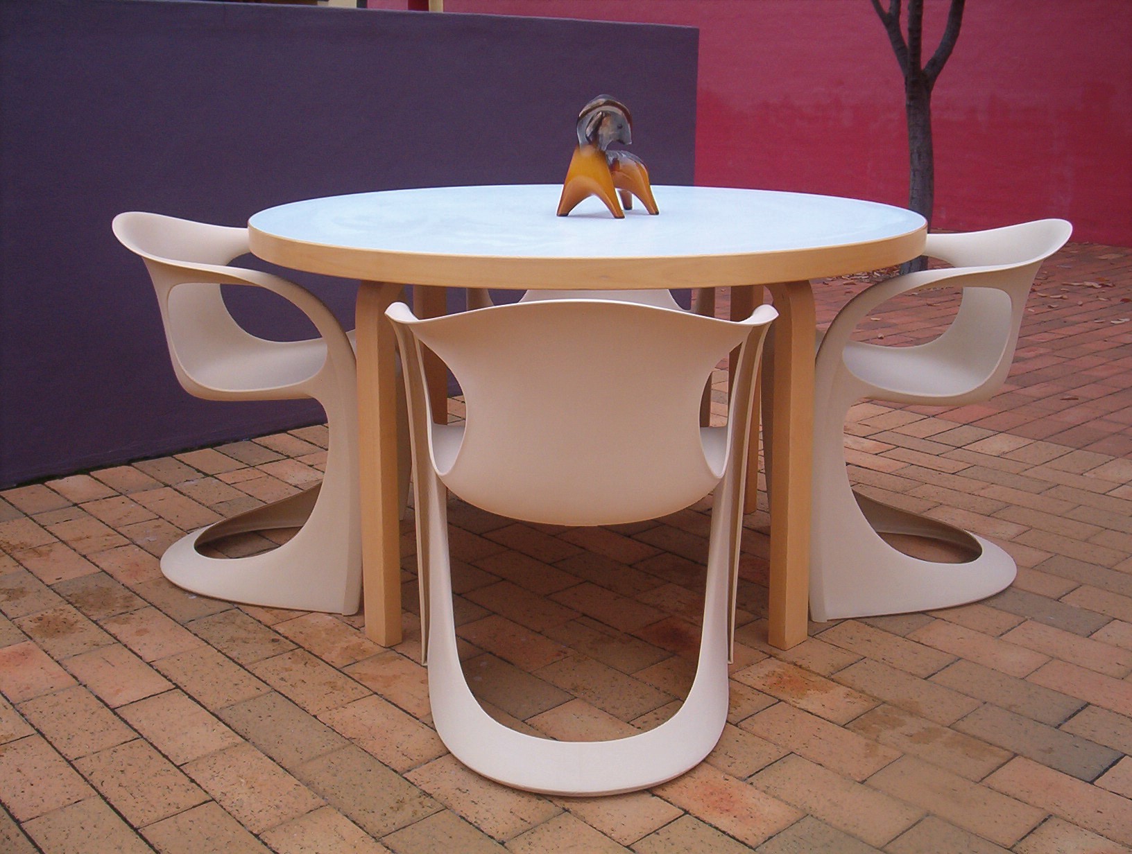 6 Beige Casala ORIGINAL Stacking Chairs. w Labels Vintage Retro Outdoor Furniture. iNVISeDGE