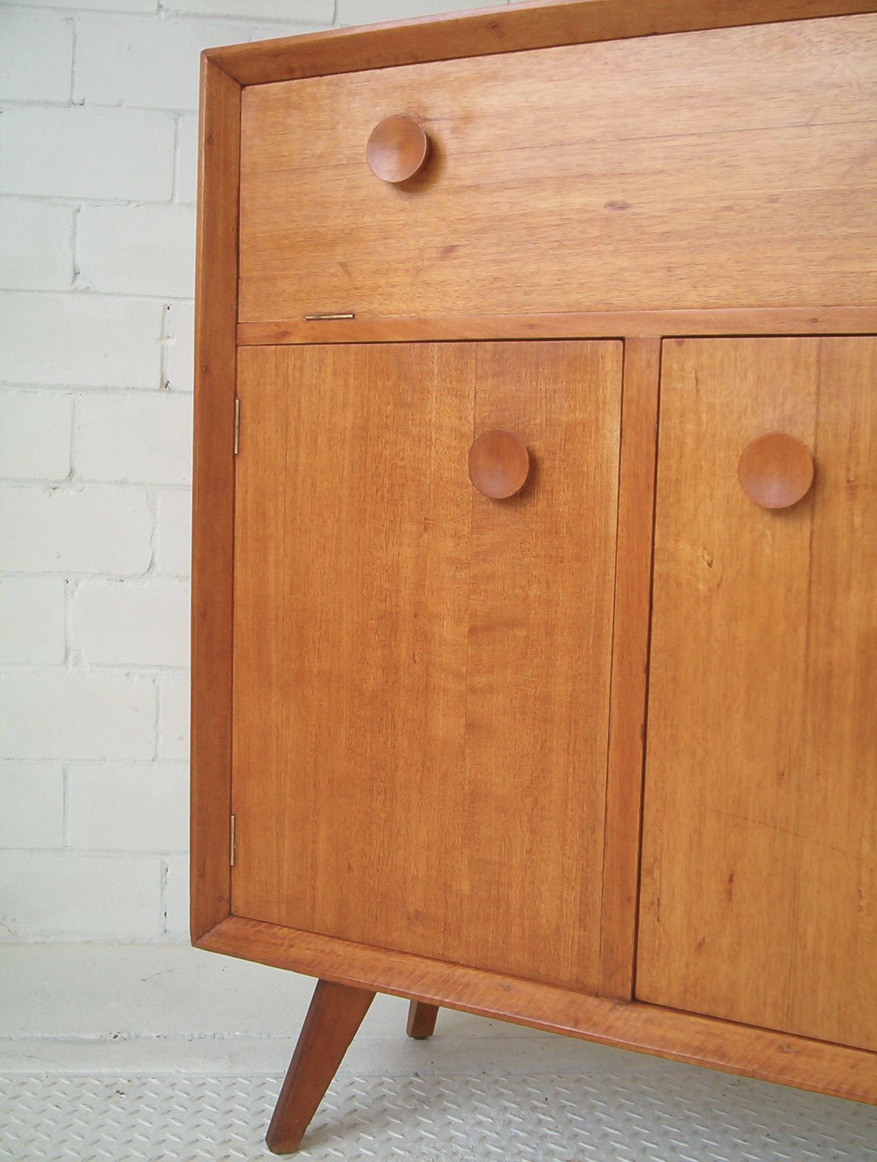 summertone-cabinet-sideboard-maple-1950's-vintage-retro-douglas-snelling-feathertson-era (2)