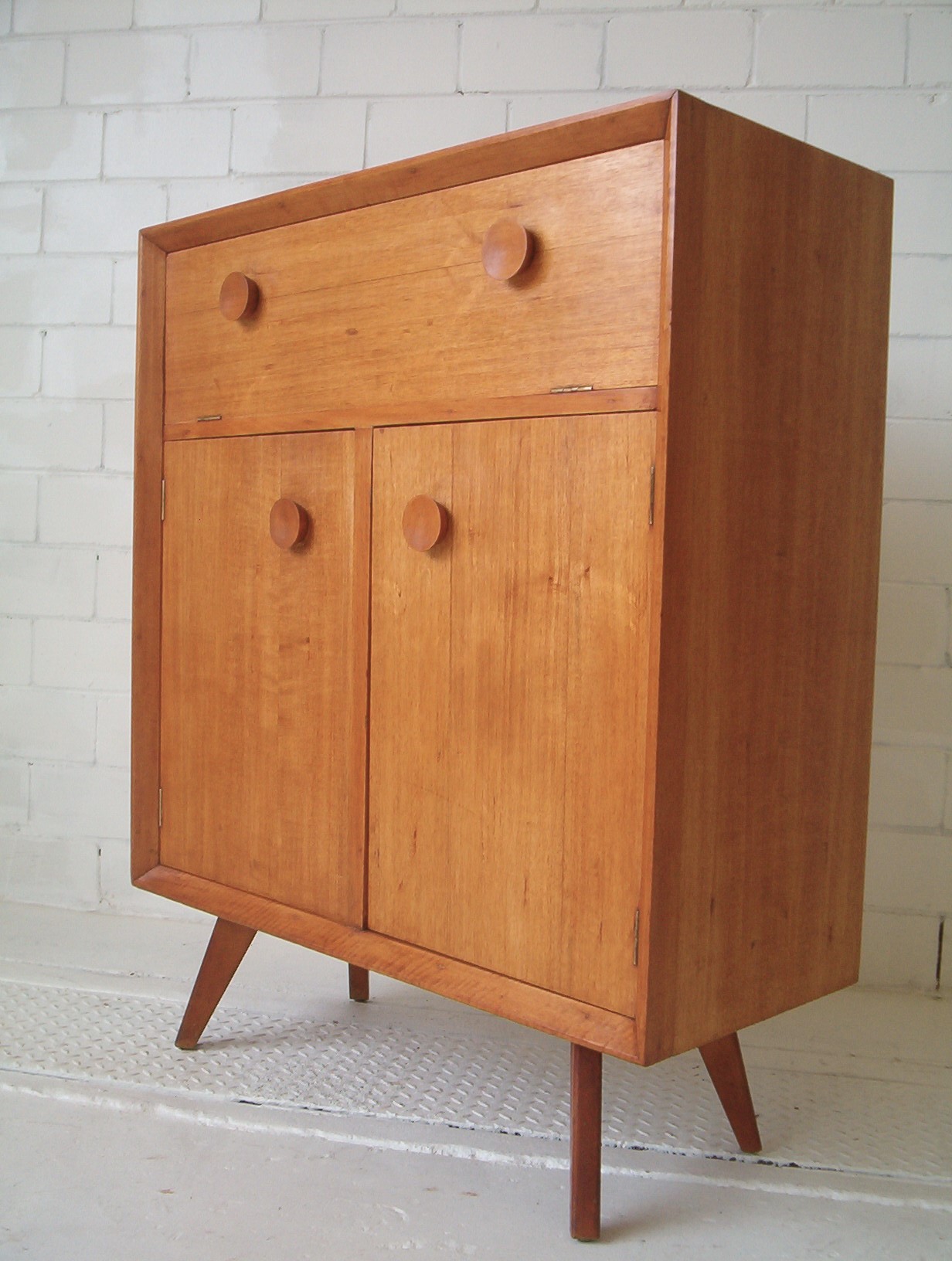 summertone-cabinet-sideboard-maple-1950's-vintage-retro-douglas-snelling-feathertson-era4