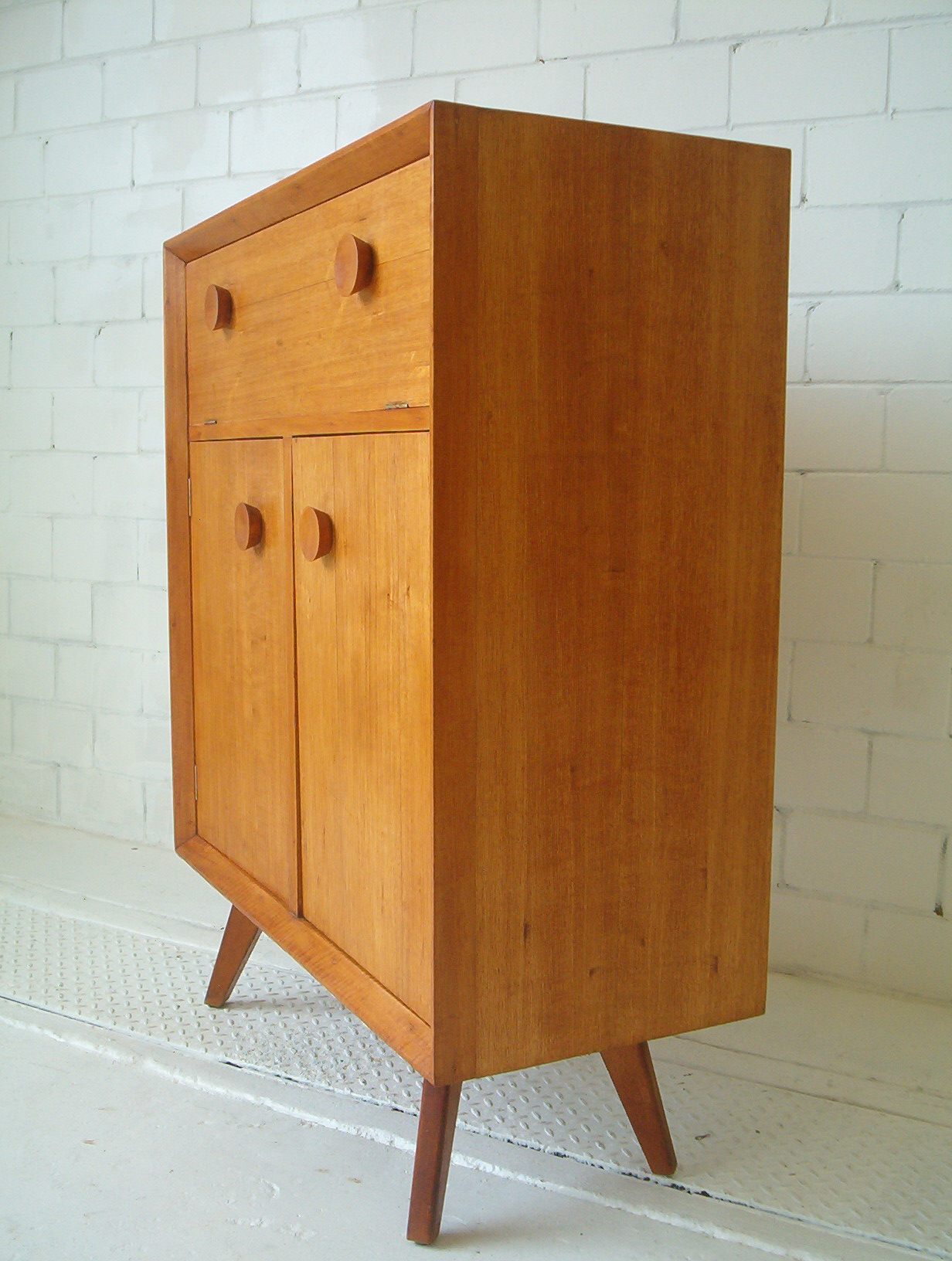 summertone-cabinet-sideboard-maple-1950's-vintage-retro-douglas-snelling-feathertson-era6