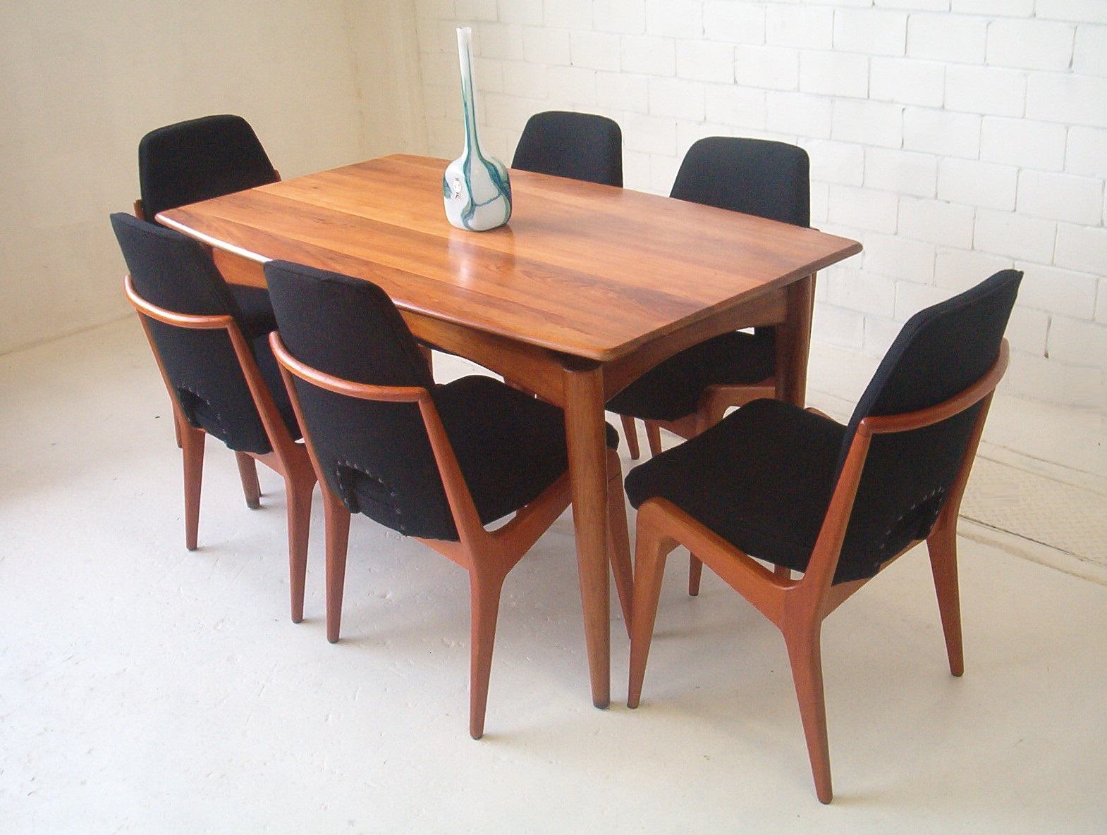 Danish Vintage Dining Table Or Maybe Jakob Rudowski Or Zoureff Parker Table Era Invisedge