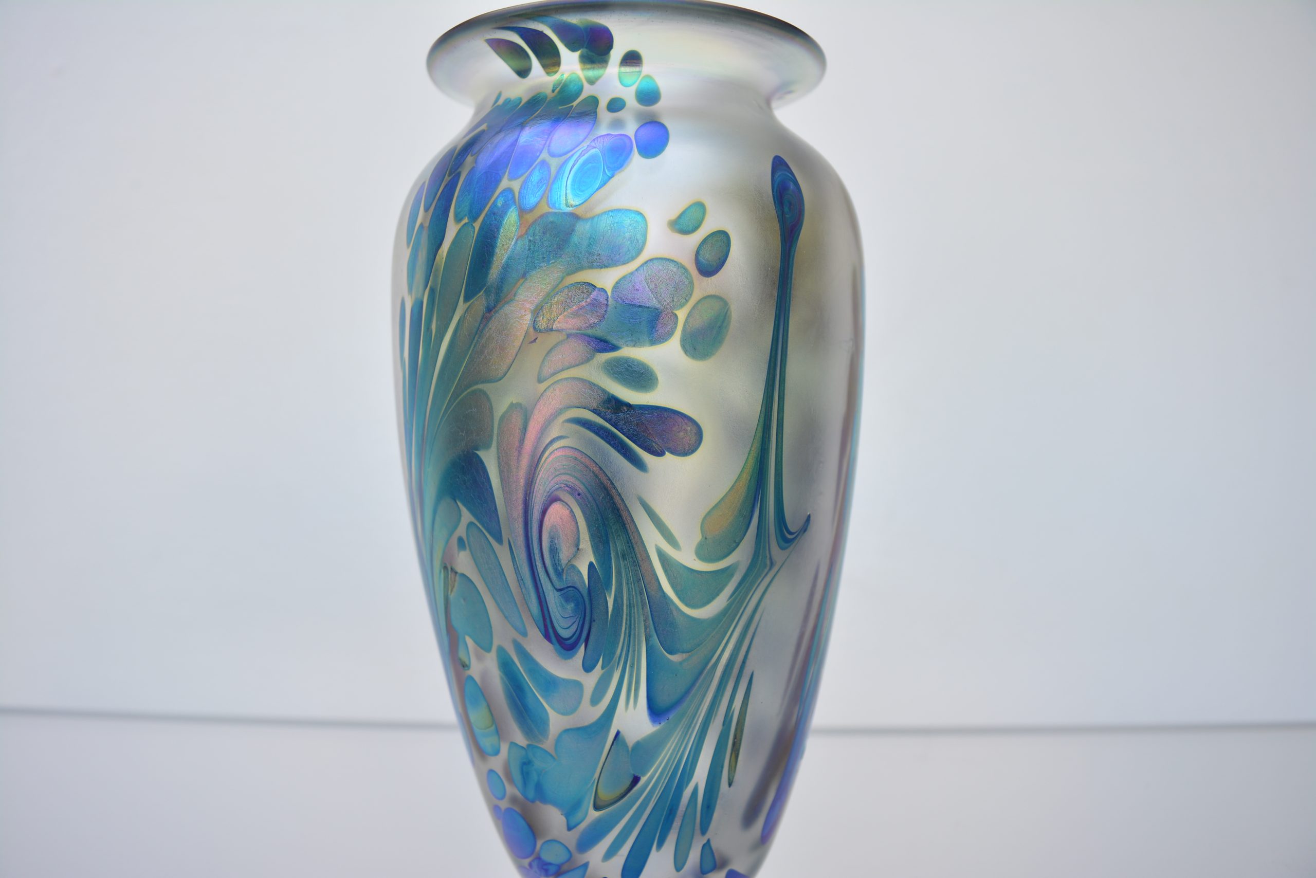 robert-eickholt-fireworks-iridescent-art-glass-vase-american-studio-glass-colin-heaney-era