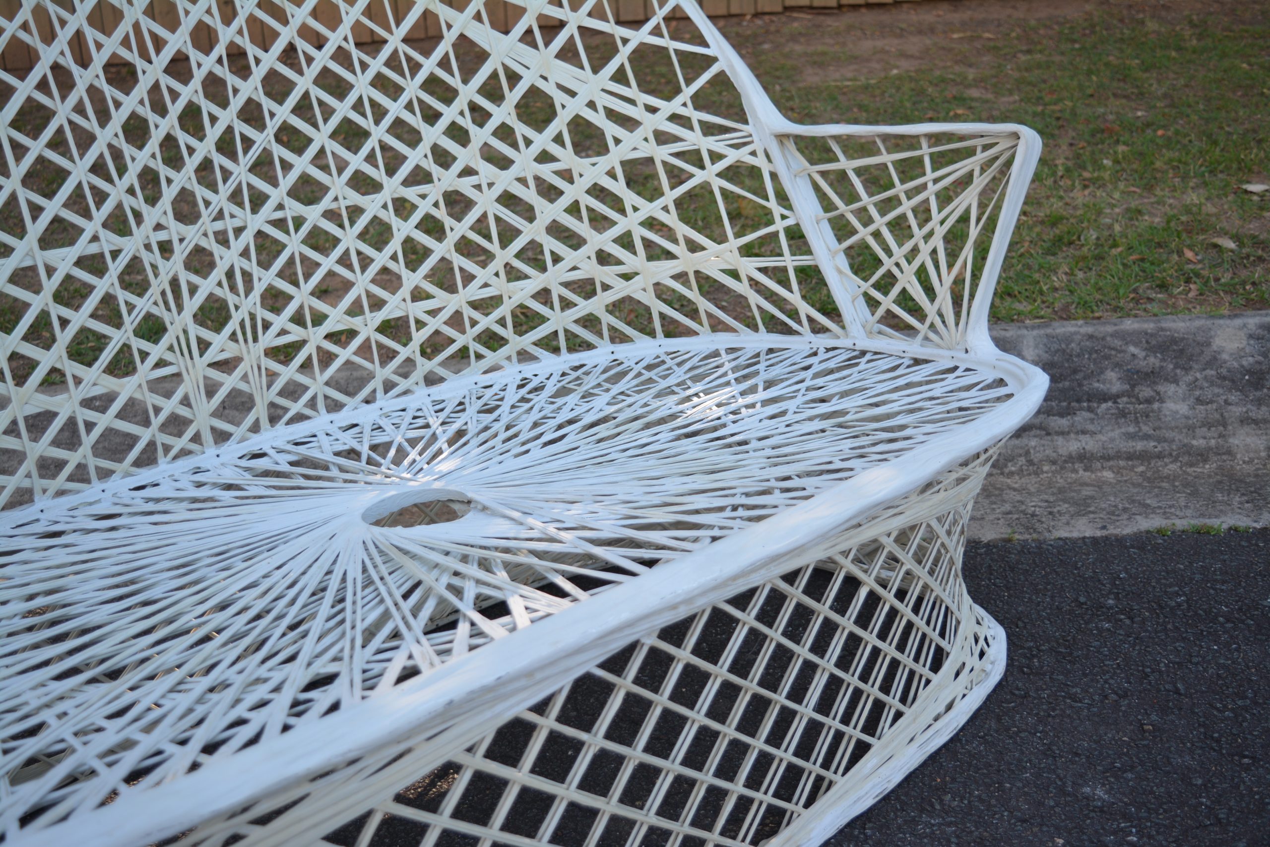 vintage-russell-woodard-woven-spun-fibreglass-outdoor-lounge-sofa-2-seater-patio-furniture (4)
