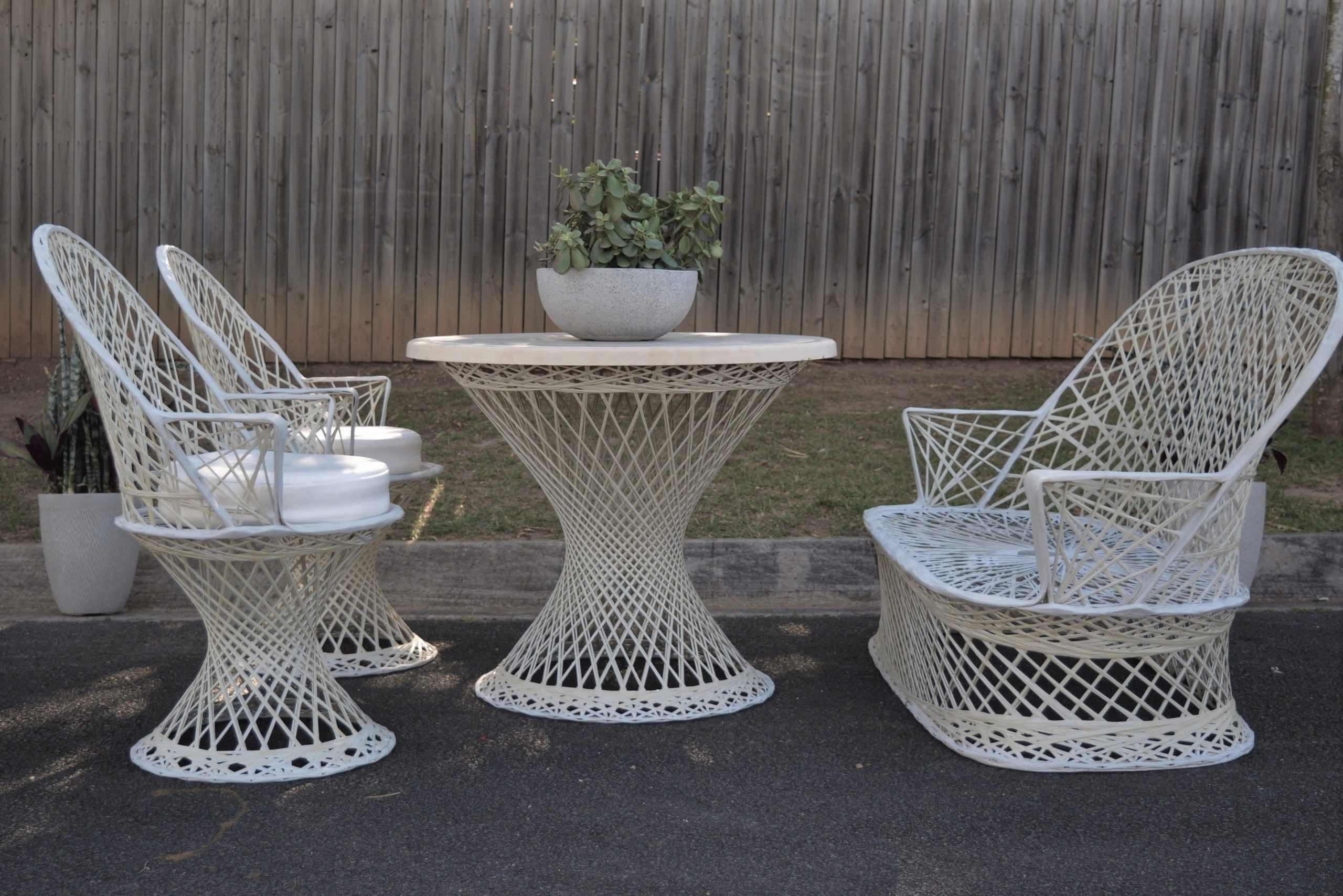 vintage-russell-woodard-woven-spun-fibreglass-outdoor-pair-armchairs-chairs-patio-furniture (3)