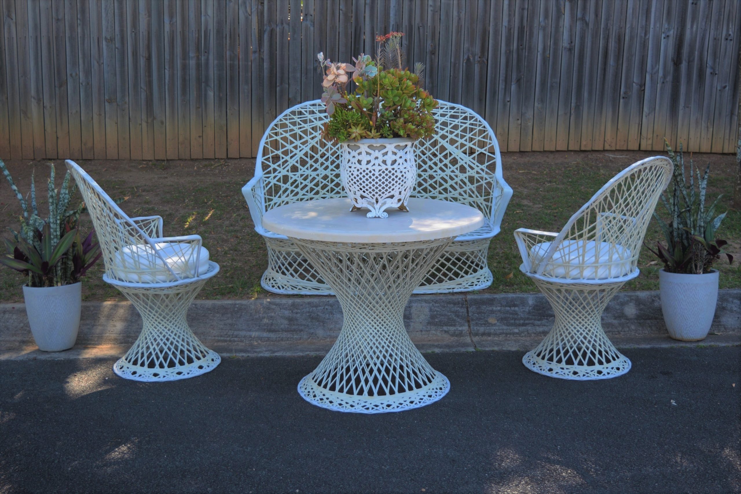 vintage-russell-woodard-woven-spun-fibreglass-outdoor-pair-armchairs-chairs-patio-furniture (4)