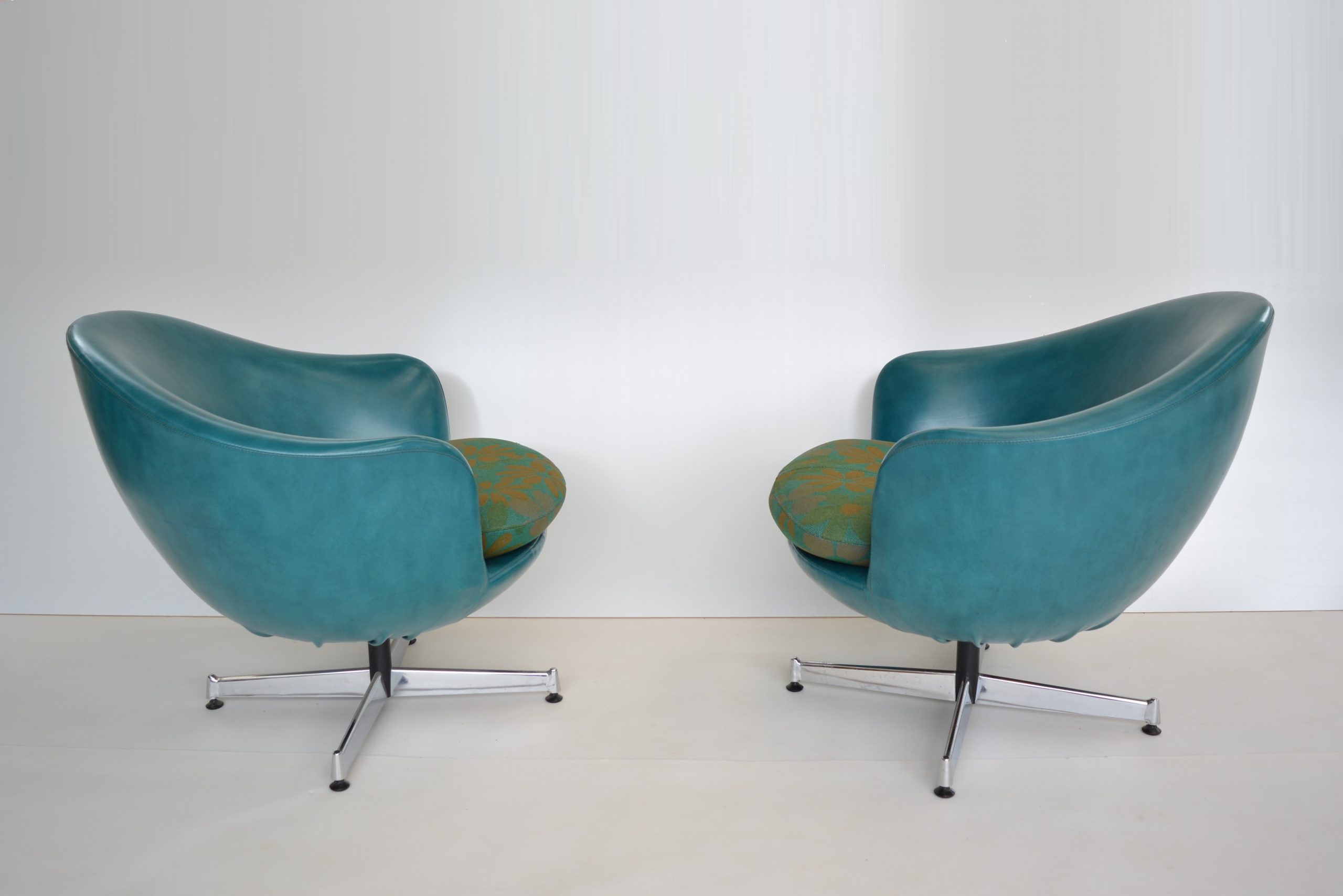 pair-fleroto-chairs-authentic-original-retro-swivel-chairs-vintage-eames-era (3)