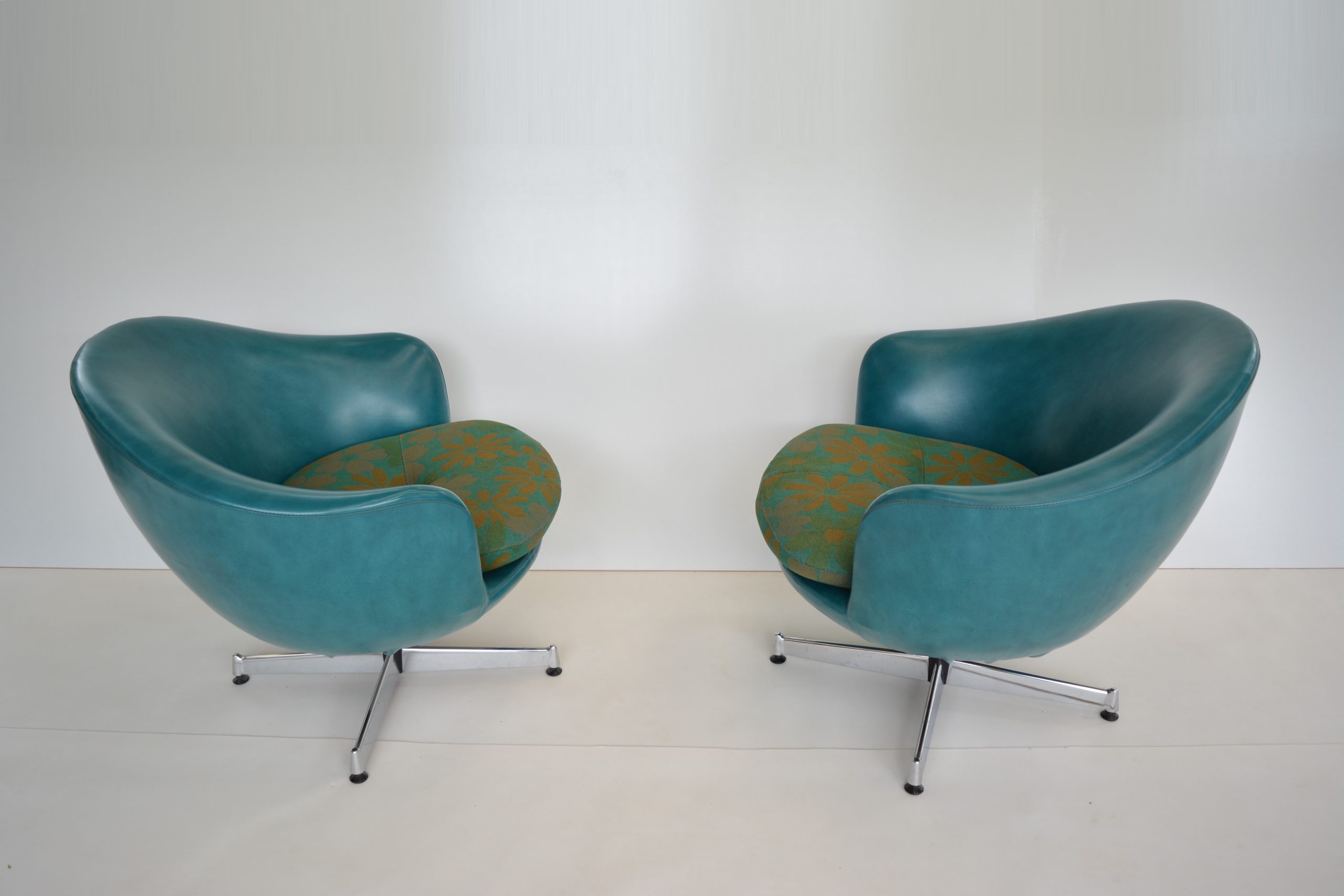 pair-fleroto-chairs-authentic-original-retro-swivel-chairs-vintage-eames-era