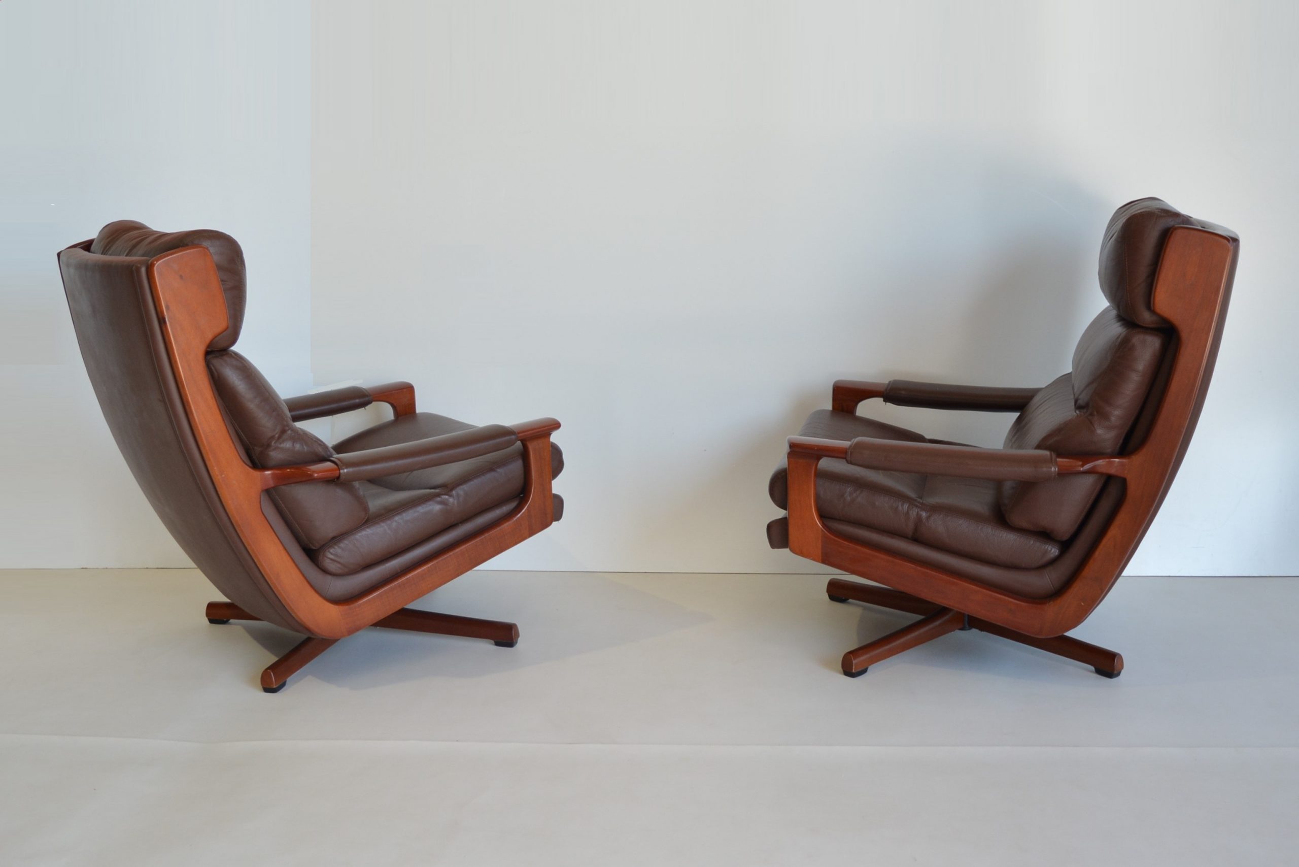 tessa-delmont-t21-vintage-full-grain-leather-lounge-swivel-chairs-retro- (2)