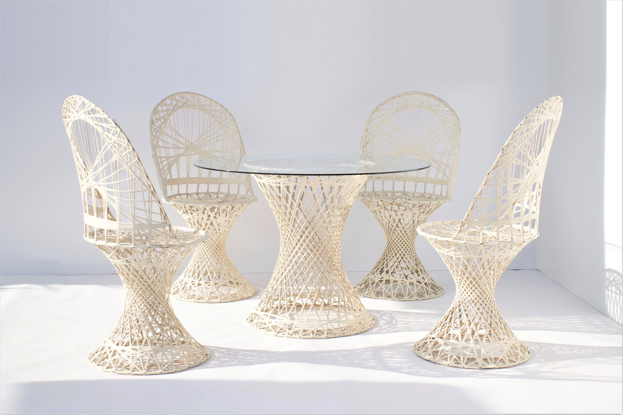 spun-fibreglass-furniture-vintage-outdoor-chairs-table-russell-woodard-quality