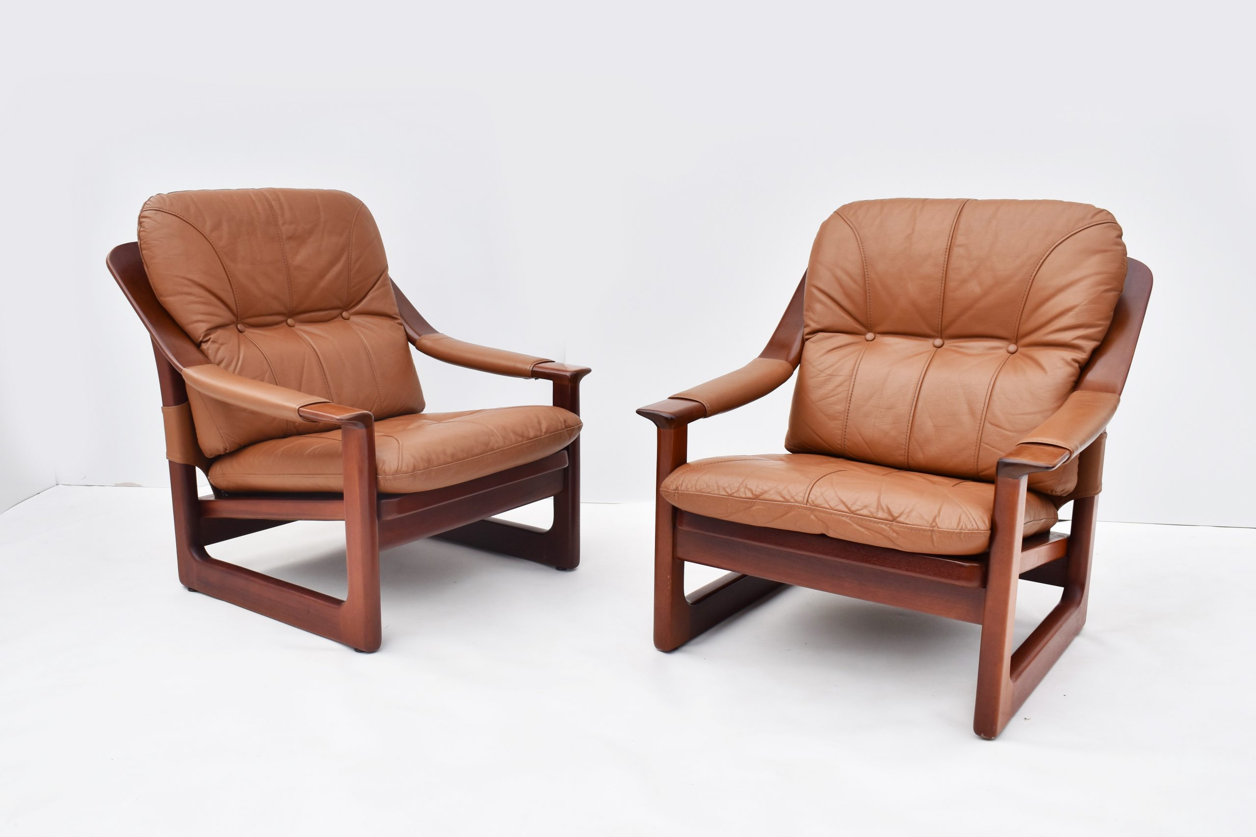 tessa-sling-pair-chairs-cognac-full-grain-leather-vintage-danish-era (11)