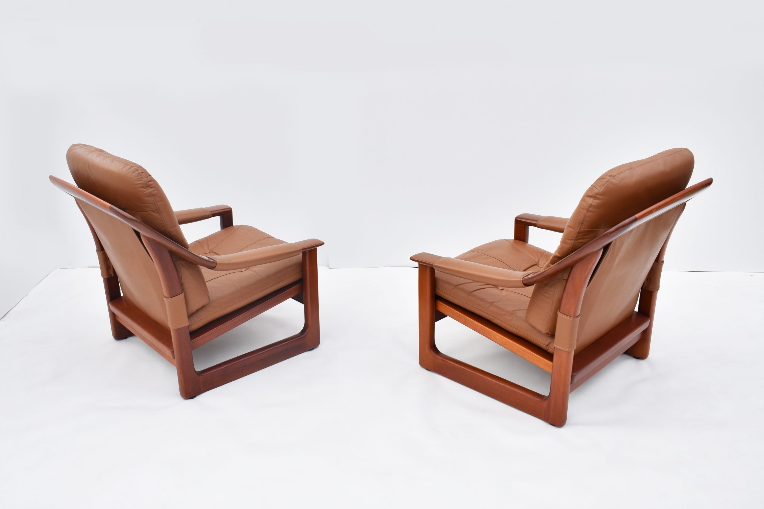 tessa-sling-pair-chairs-cognac-full-grain-leather-vintage-danish-era (3)