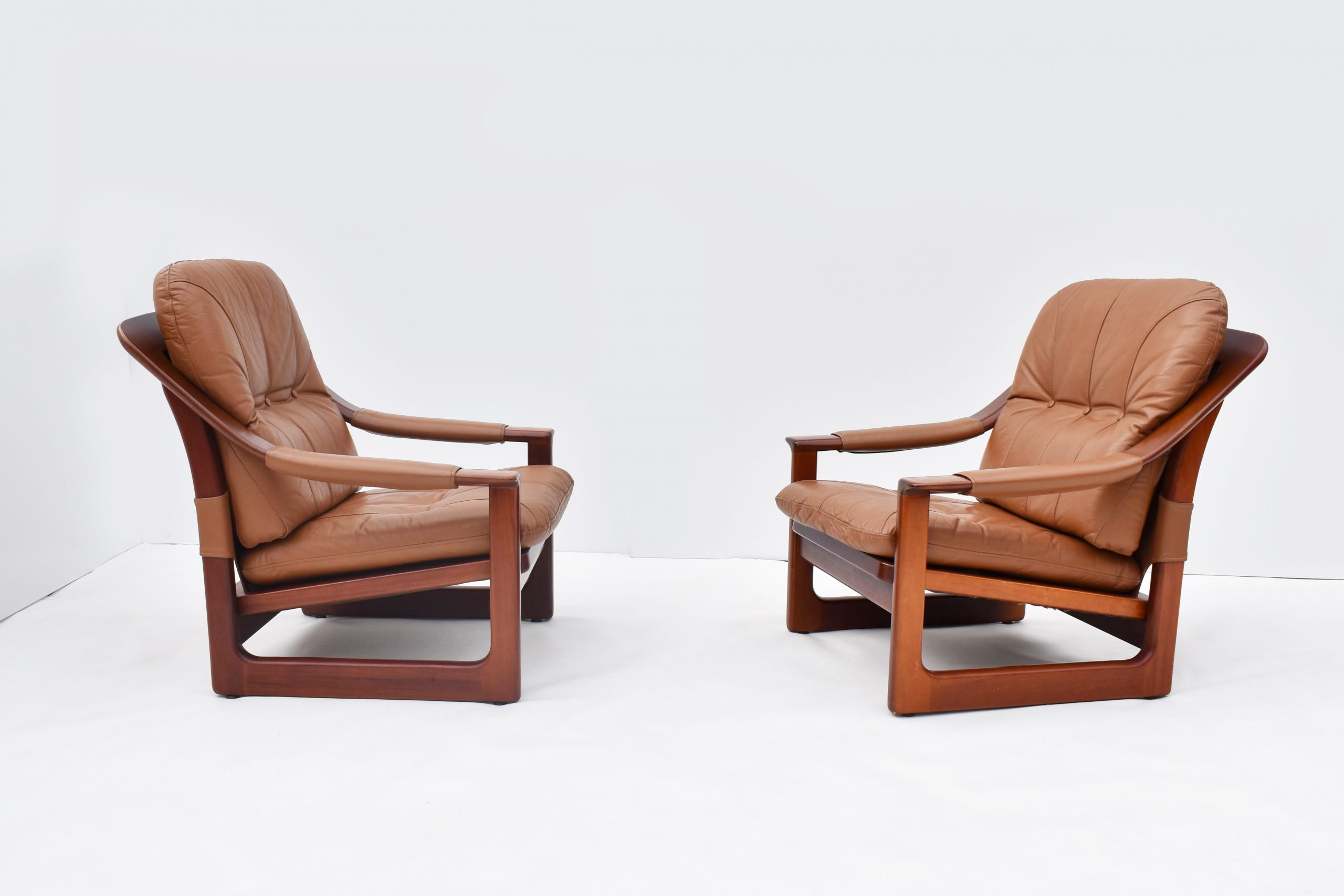 tessa-sling-pair-chairs-cognac-full-grain-leather-vintage-danish-era