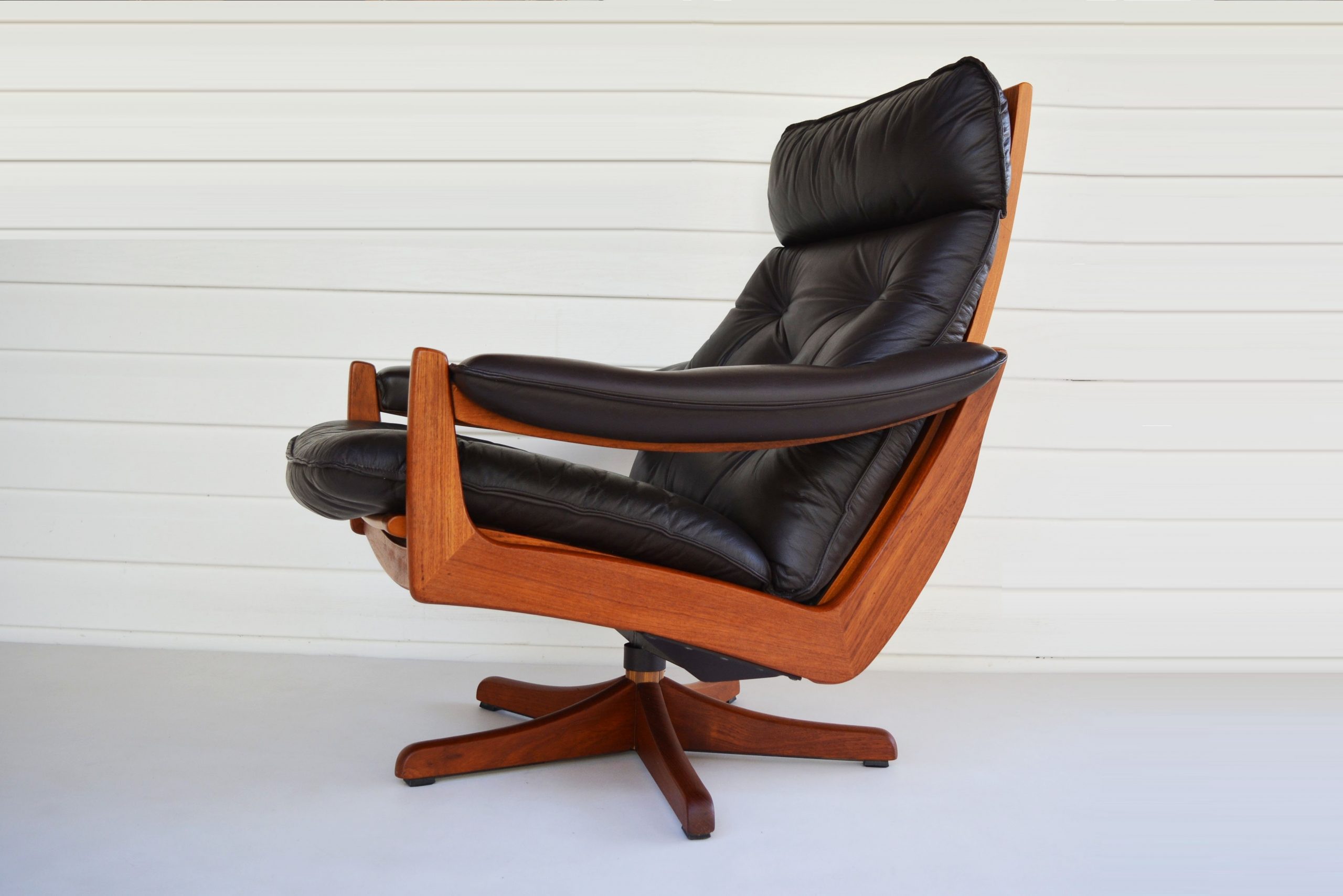 soda-galvano-tessa-t21-falcon-chair-norway-danish-era-vintage-leather-chair (4)