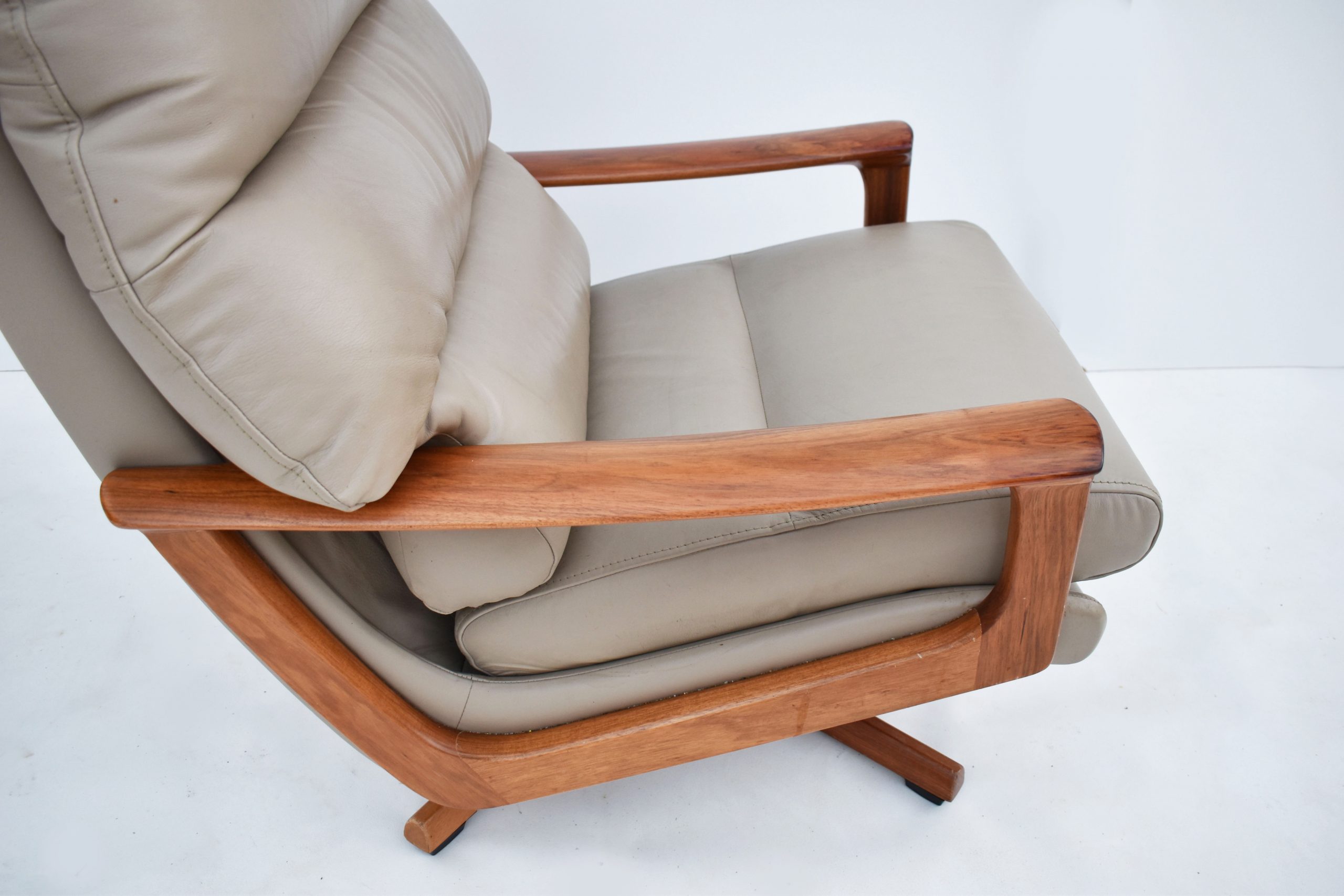 tessa-t21-furniture-melbourne-brisbane-vintage-leather-lounge-suite-swivel-chairs-danish-era (4)