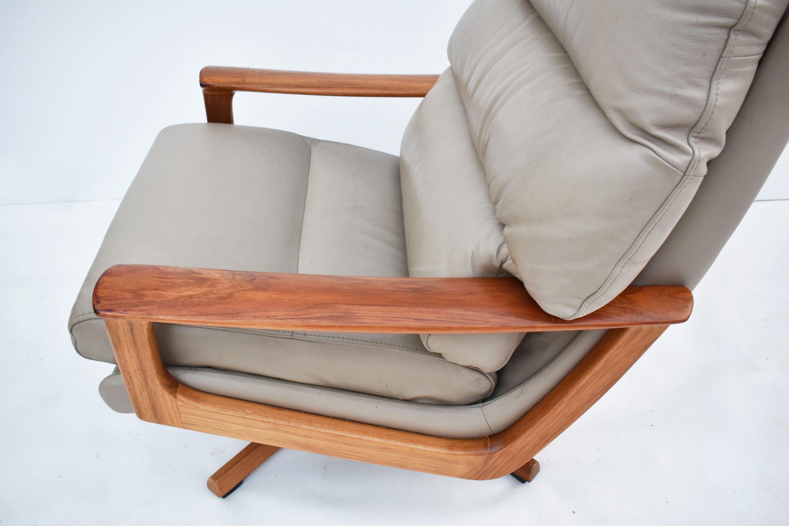 tessa-t21-furniture-melbourne-brisbane-vintage-leather-lounge-suite-swivel-chairs-danish-era (6)