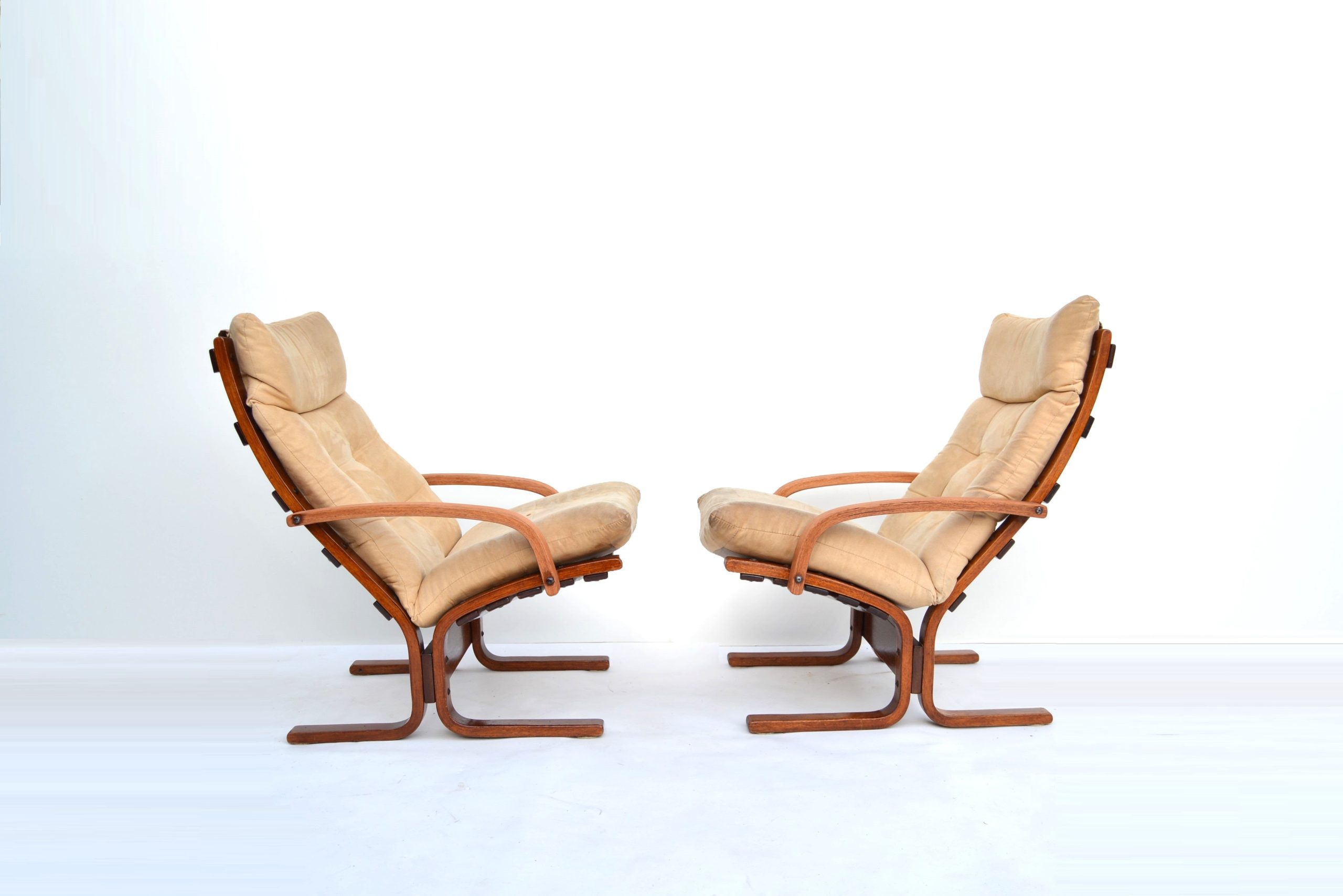 s Style of Westnofa Siesta Norway Lounge Chair. Vintage Furniture. Danish Deluxe Tessa era. iNVISeDGE