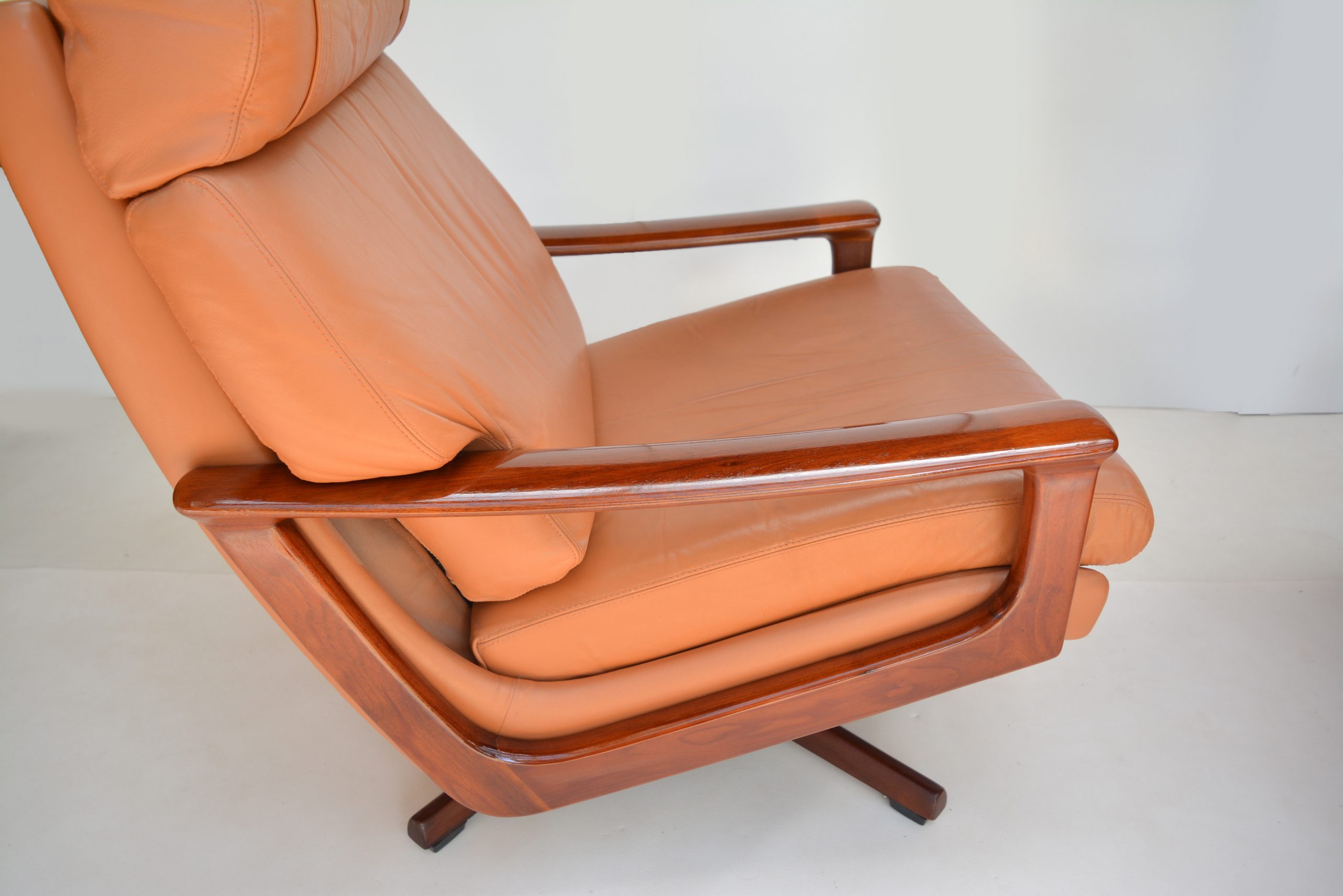 tessa-executive-t21-full-grain-leather-vintage-swivel-chairs-australian-furniture-retro-danish-era (20)