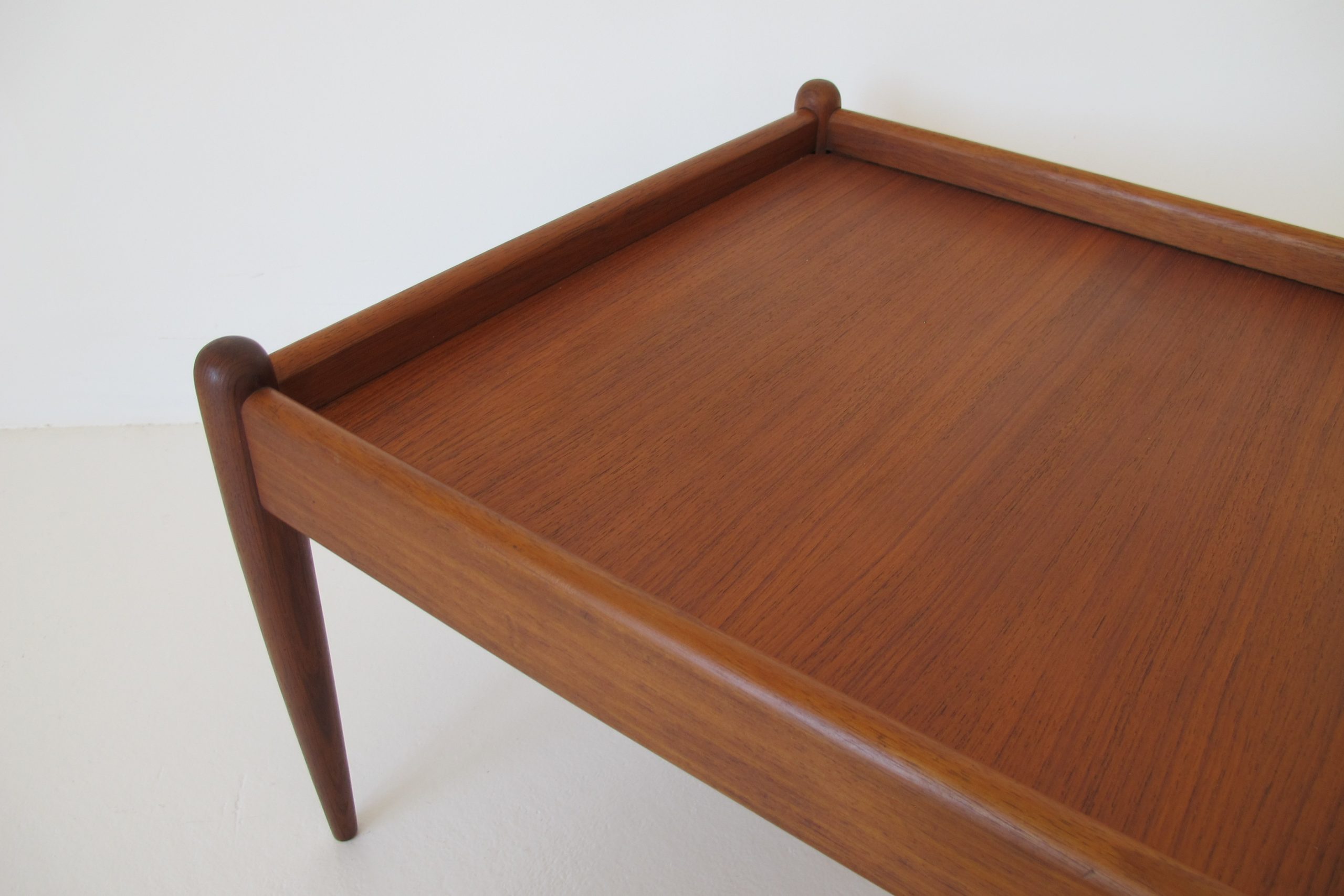 pair-parker-footstools-ottomans-side-tables-furniture-teak-danish-fler-era-finn-juhl-vintage-retro (10)