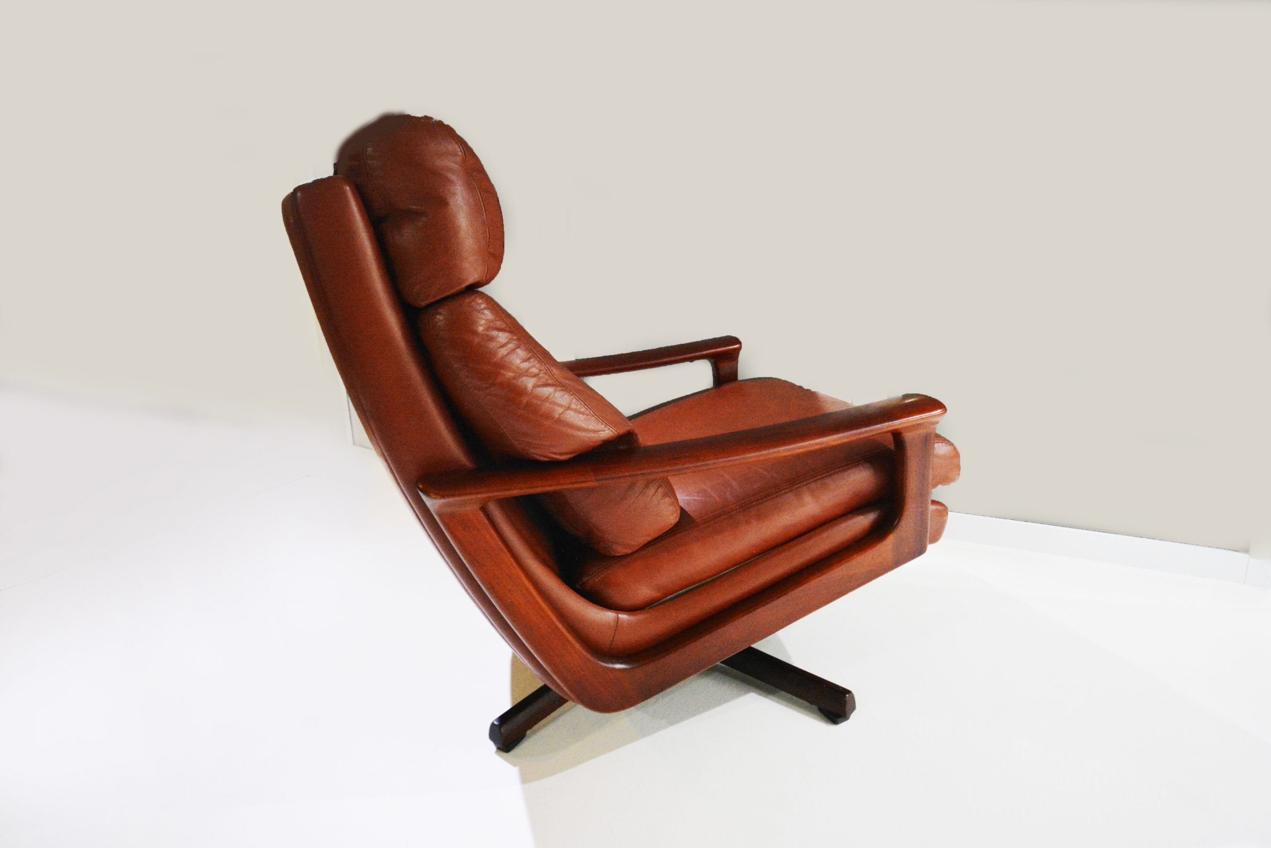 Tessa T21 Leather Swivel Chair. Pair 3 Seater Sofa AVAIL. VINTAGE Lounge Chair. iNVISeDGE