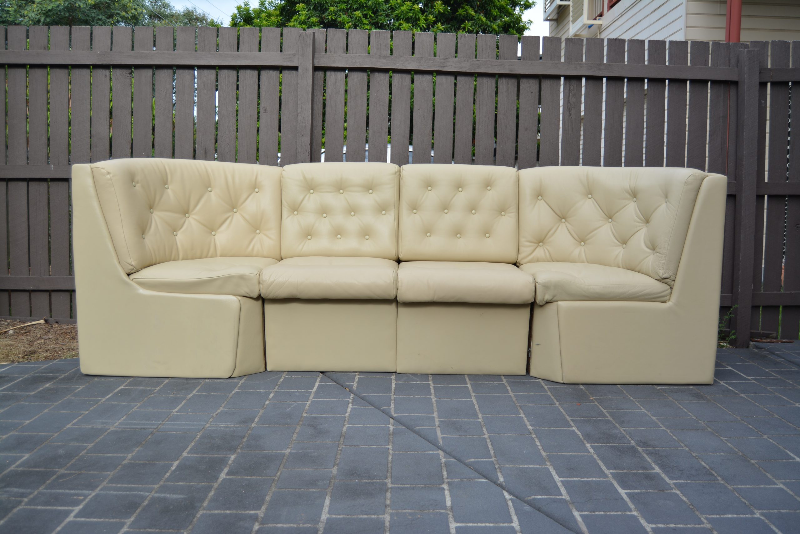 modular-danish-leather-lounge-suite-featherston-numero-IV-era-vintage-1960's-retro (21)