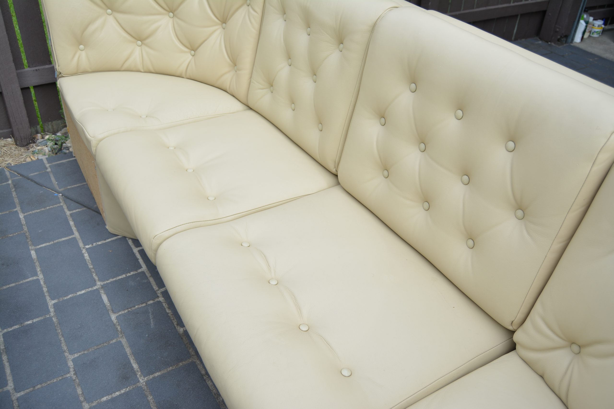 modular-danish-leather-lounge-suite-featherston-numero-IV-era-vintage-1960's-retro (7)