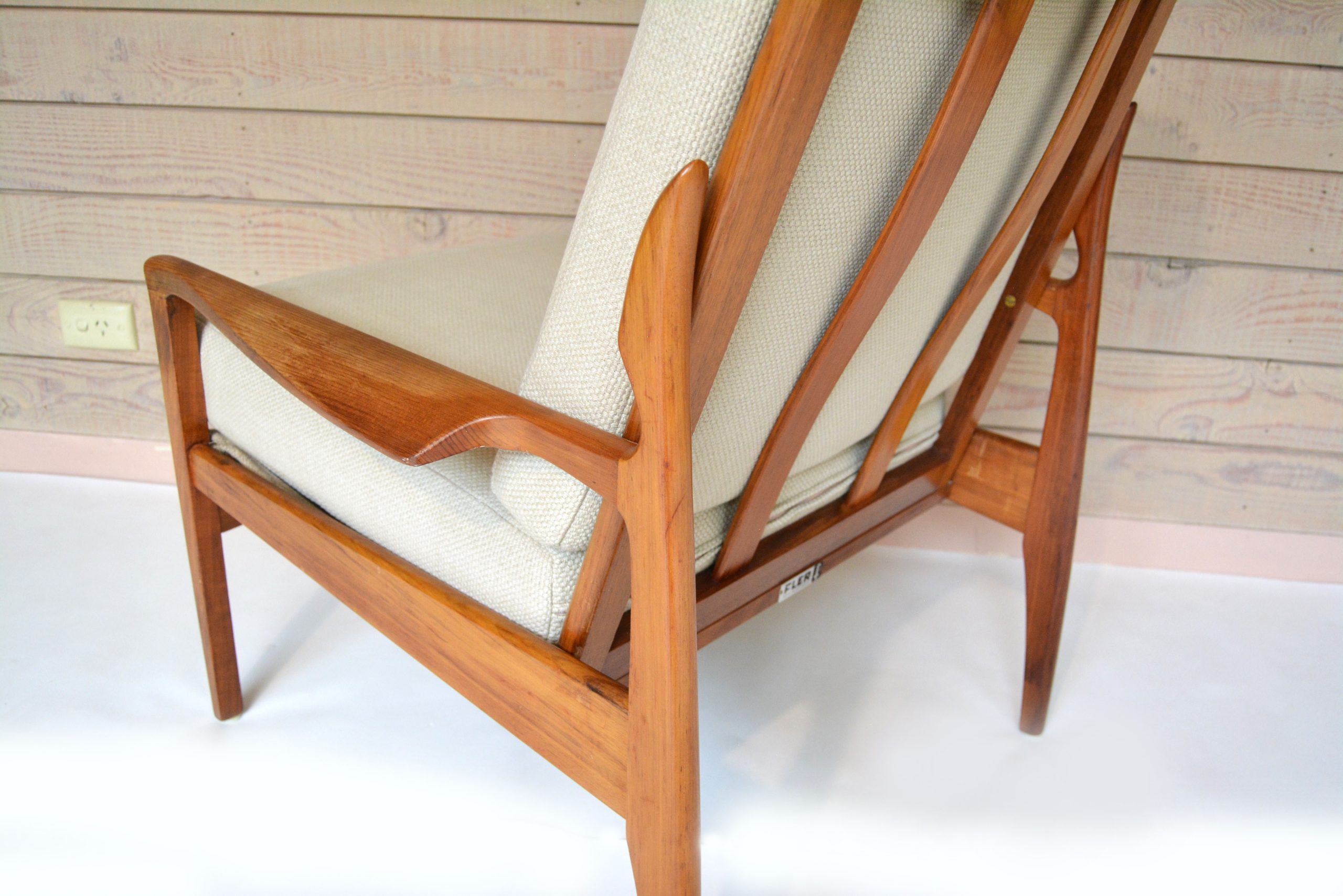 pair-fler-narvik-lounge-armchairs-parker-danish-1960s-era-vintage-chairs (6)