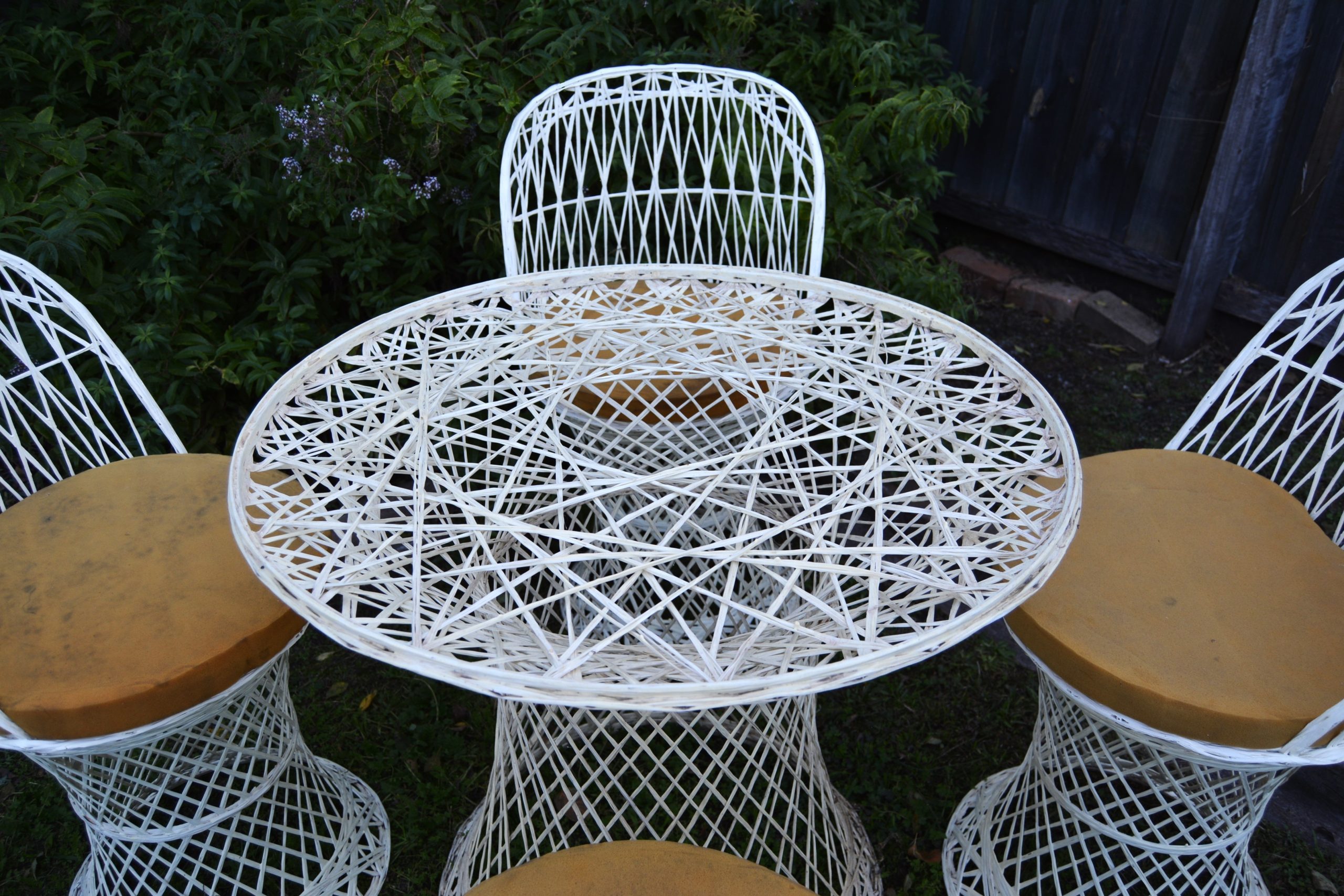 vintage-spun-fibreglass-outdoor-dining-suite-chairs-furniture-designer-russell-woodard (4)