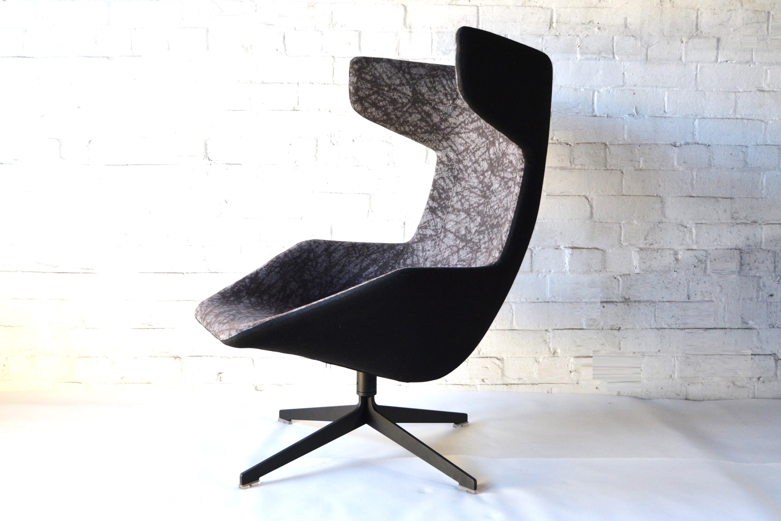 moroso-chair-made-in-italy-b-b-italia-era-designer-swivel-feature-chair (2)