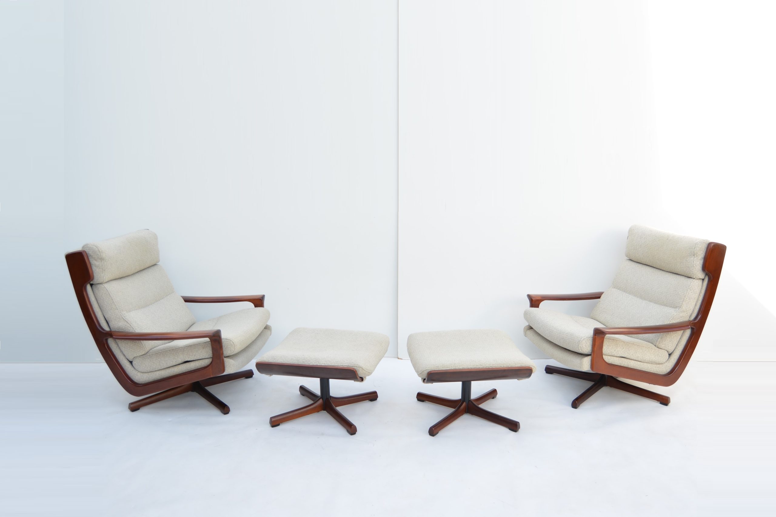 s Tessa Delmont Swivel Chair. Tessa T21 Lounge. VINTAGE Lounge Chairs. Original Fabric. iNVISeDGE