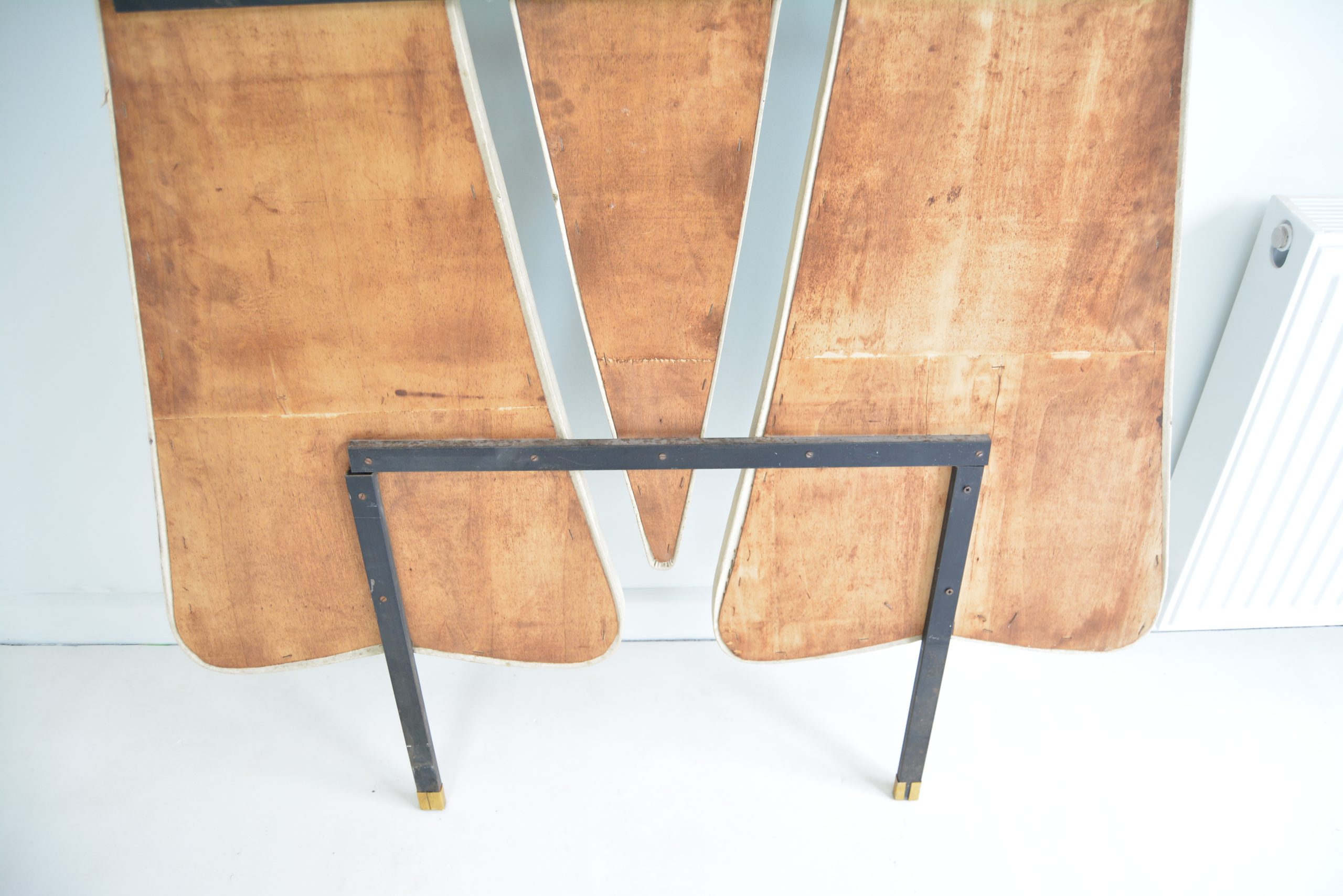 jeam-italian-vinyl-designer-hall-stand-memphis-era-artist-vintage-retro-kitsch (1)