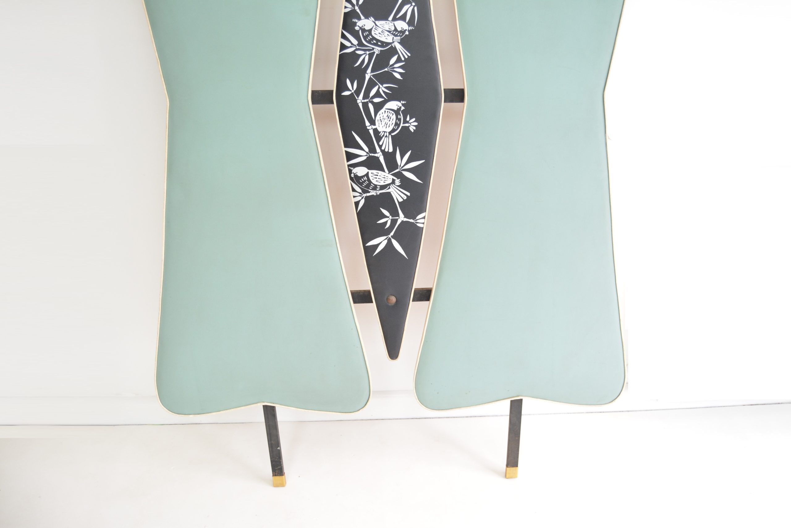 jeam-italian-vinyl-designer-hall-stand-memphis-era-artist-vintage-retro-kitsch (5)