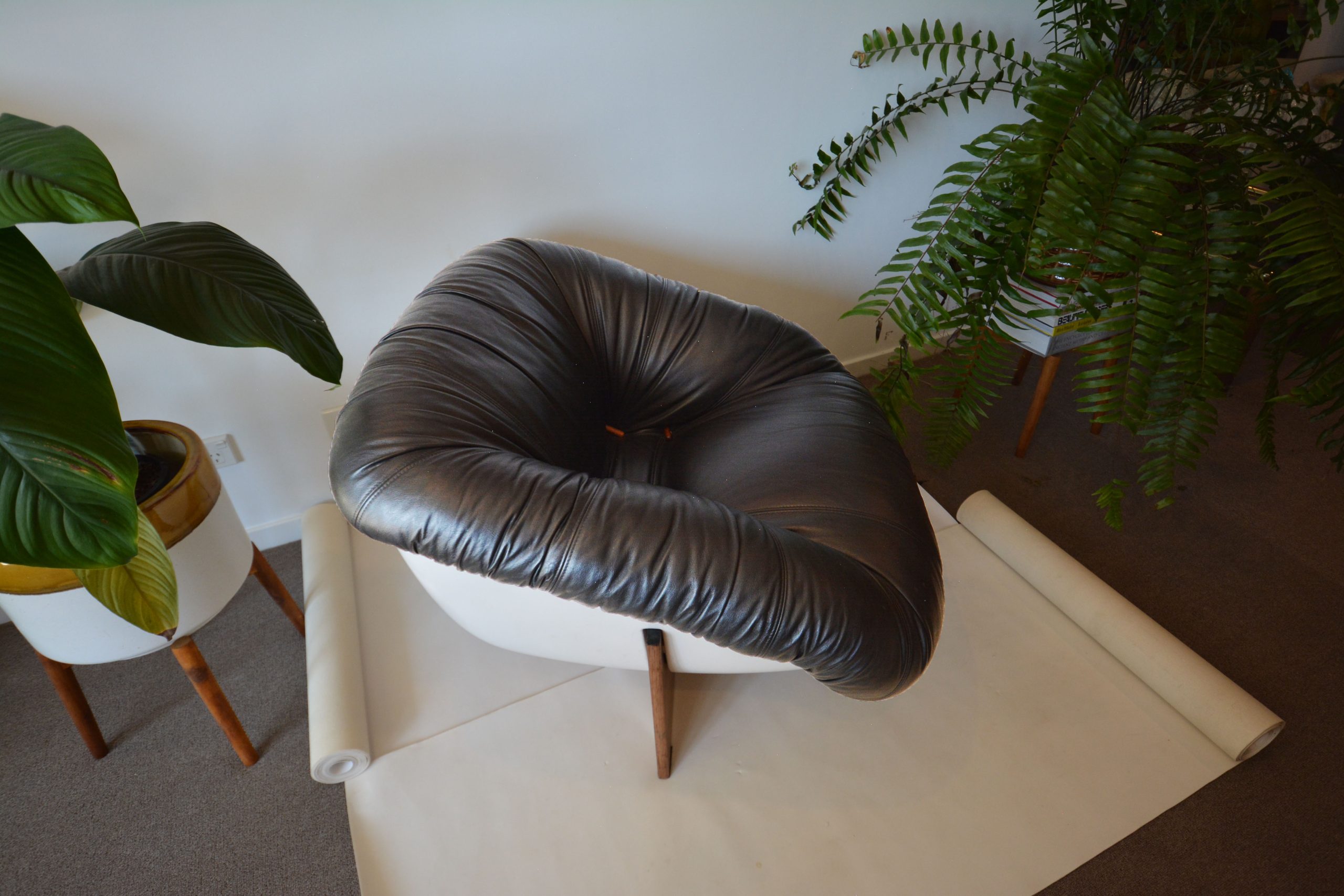 percival-lafer-fibreglass-and-rosewood-chair-vintage-leather-chair-mp-61-brazillian-designer-retro-armchair-danish-style (11)