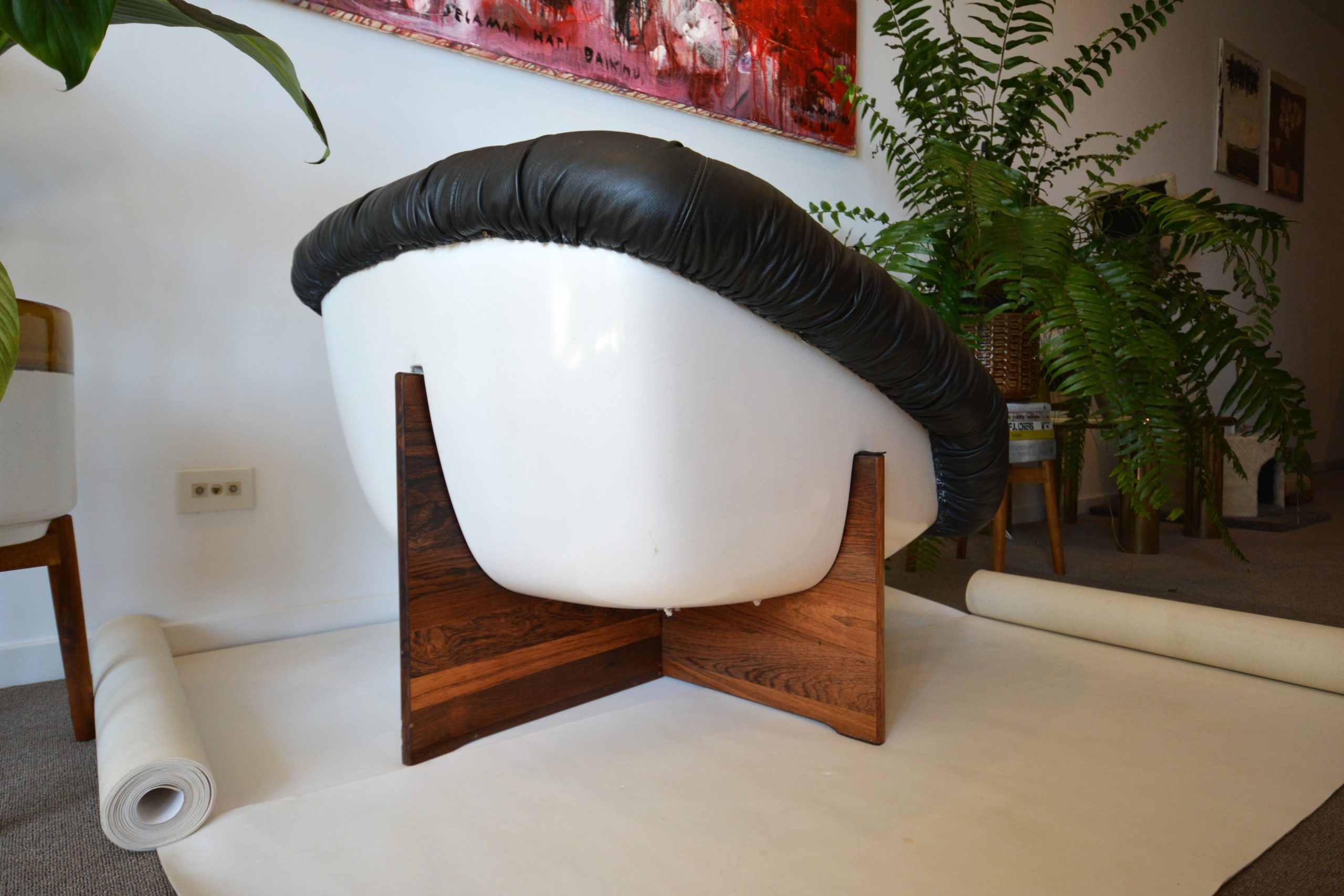 percival-lafer-fibreglass-and-rosewood-chair-vintage-leather-chair-mp-61-brazillian-designer-retro-armchair-danish-style (13)