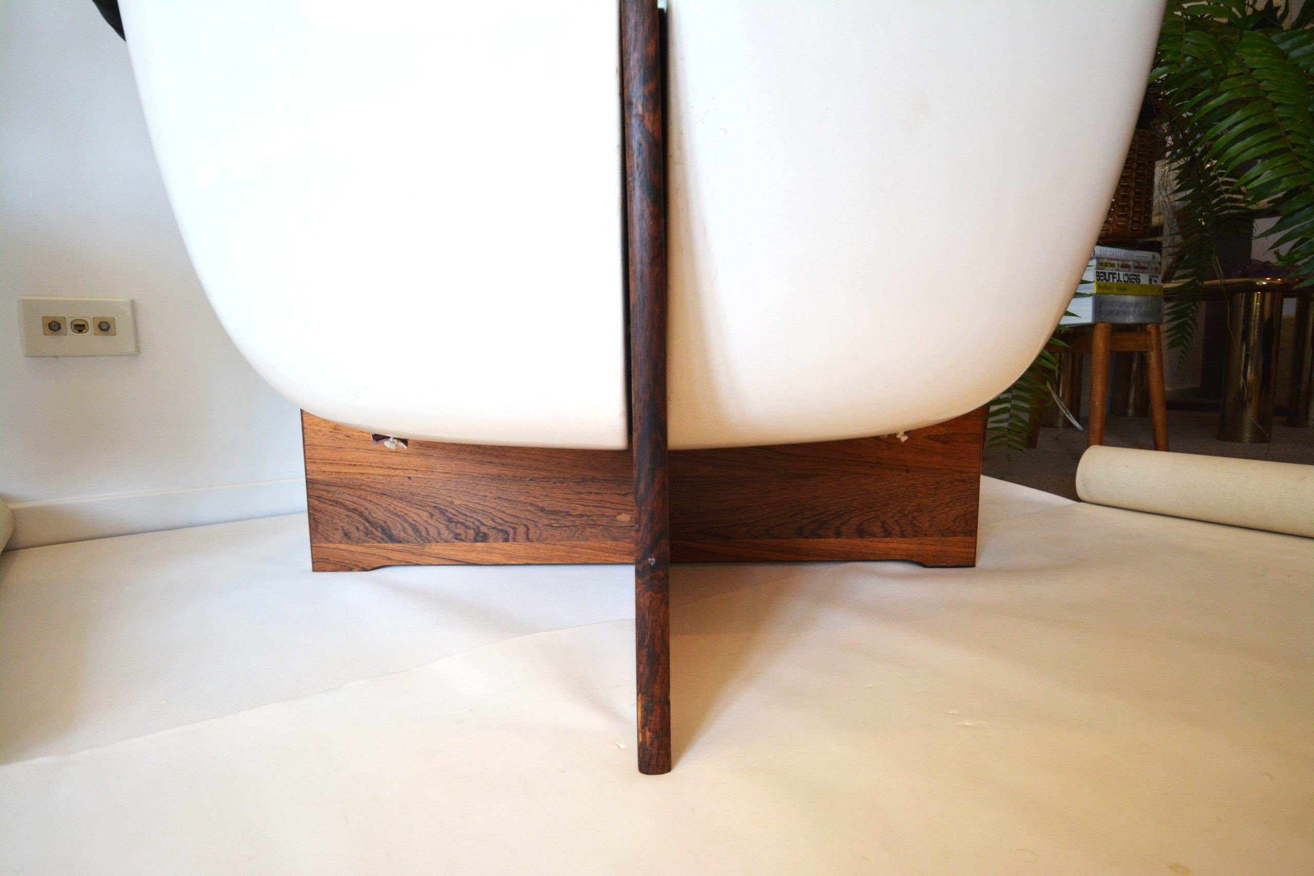percival-lafer-fibreglass-and-rosewood-chair-vintage-leather-chair-mp-61-brazillian-designer-retro-armchair-danish-style (14)