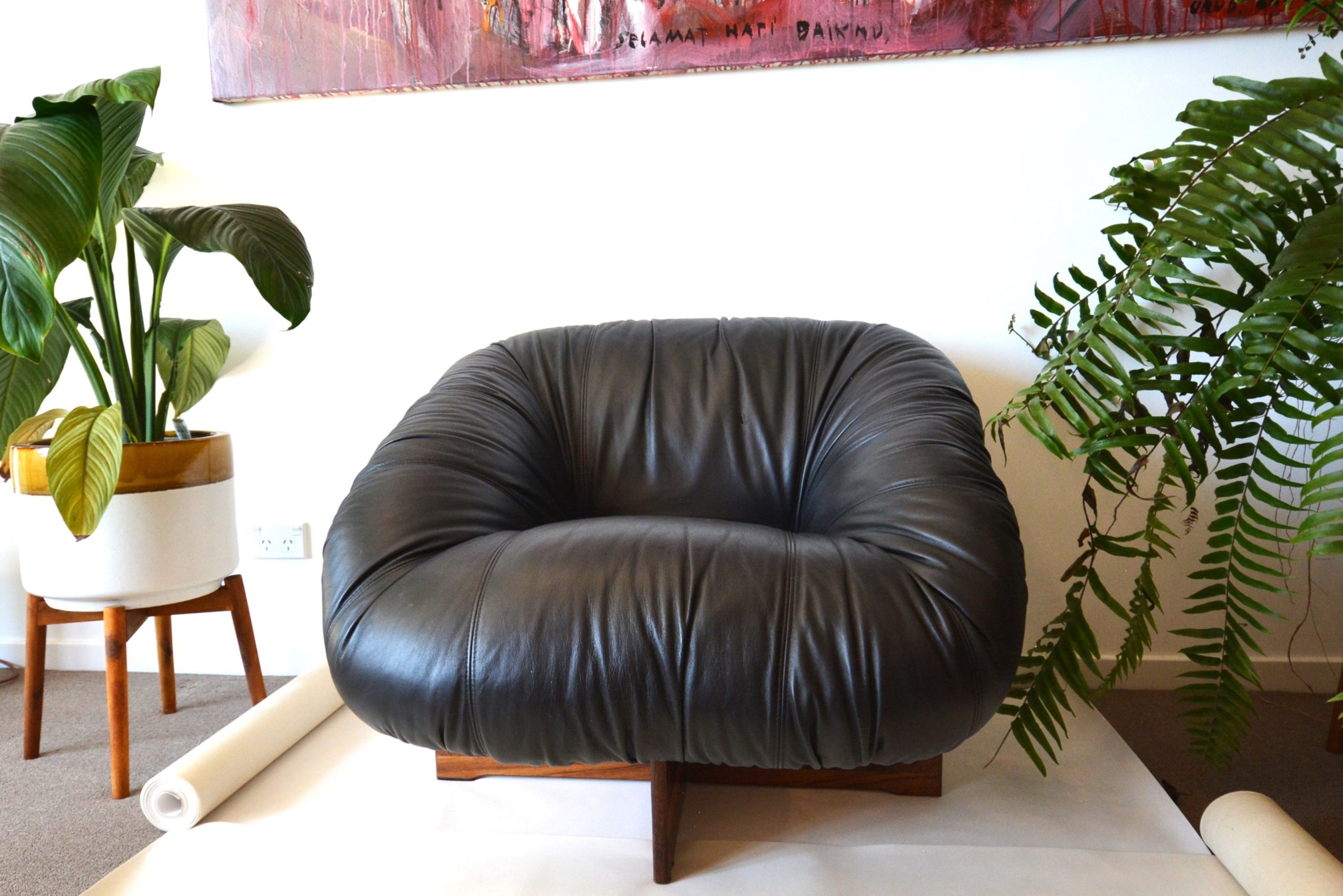 percival-lafer-fibreglass-and-rosewood-chair-vintage-leather-chair-mp-61-brazillian-designer-retro-armchair-danish-style (16)