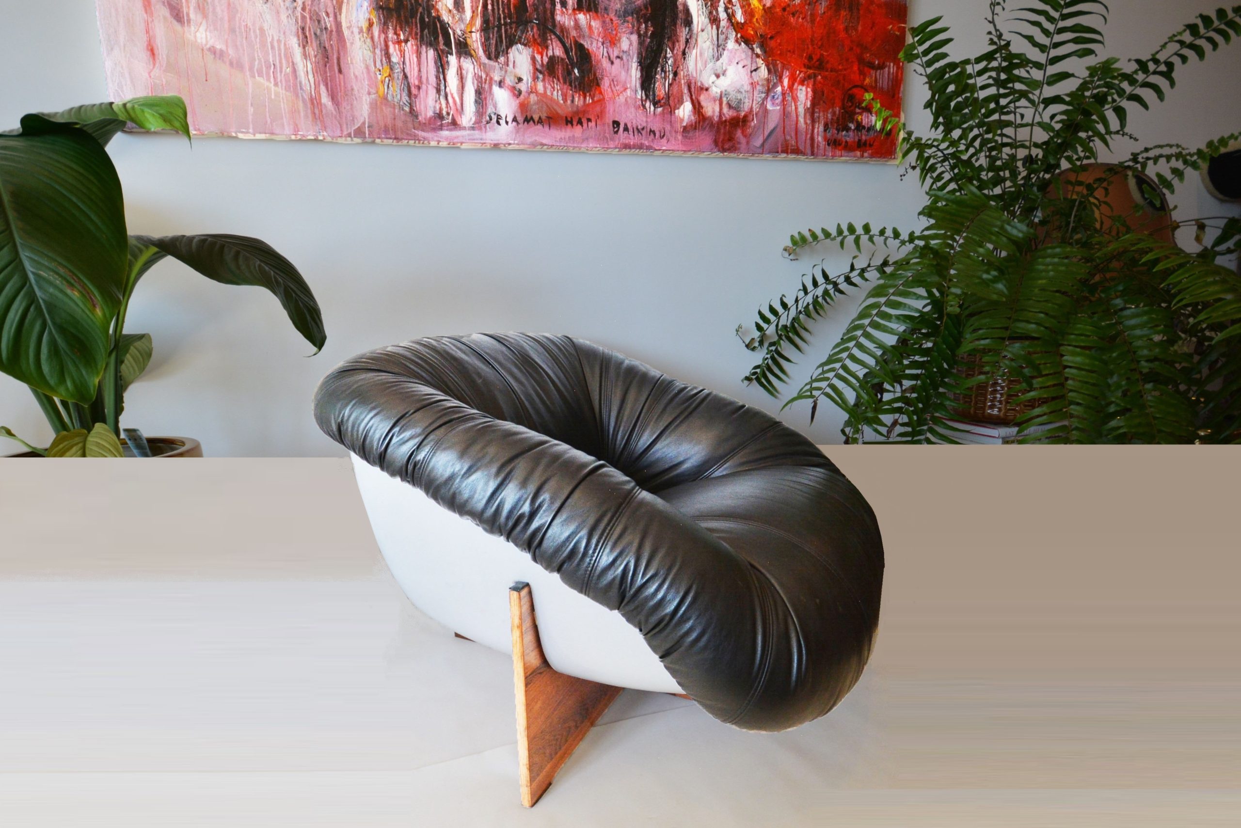 percival-lafer-fibreglass-and-rosewood-chair-vintage-leather-chair-mp-61-brazillian-designer-retro-armchair-danish-style (3)