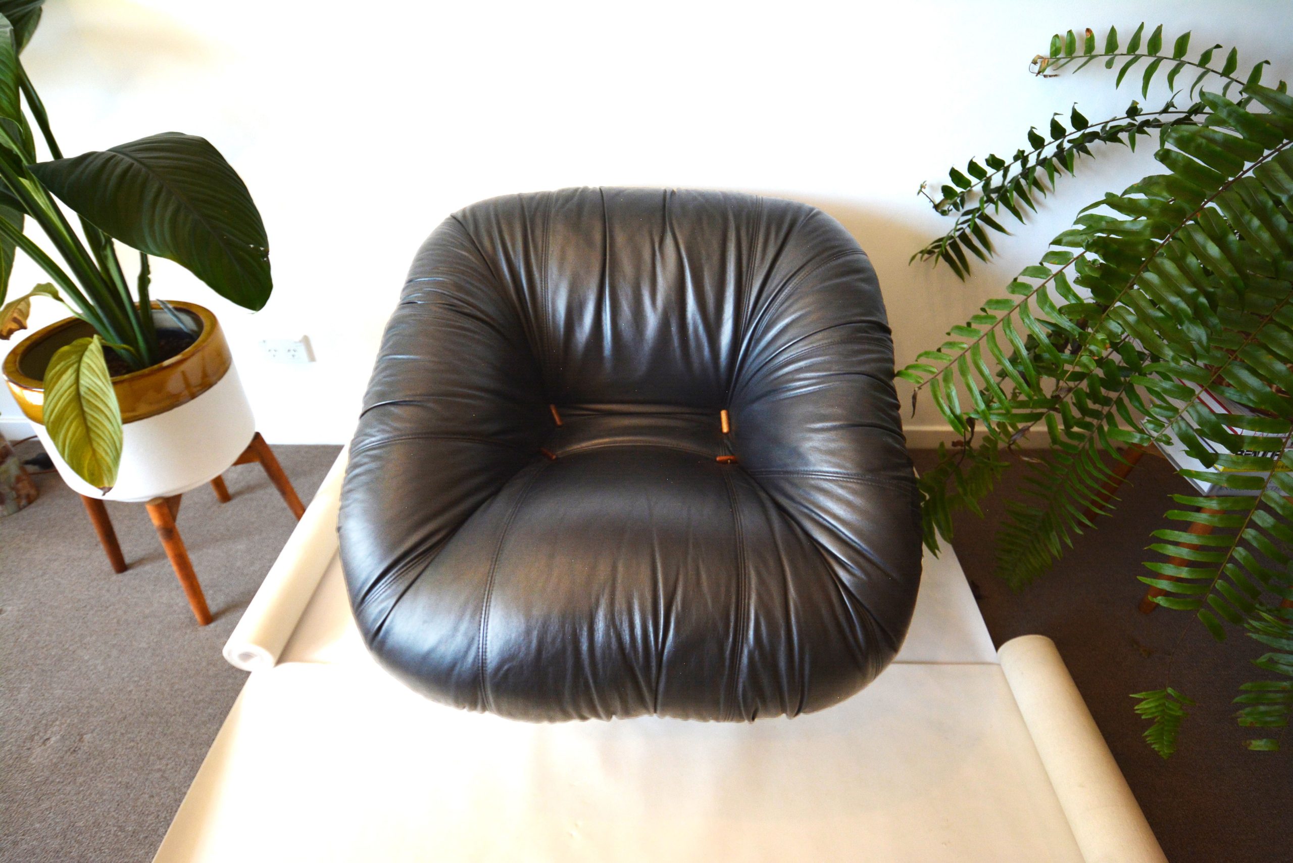 percival-lafer-fibreglass-and-rosewood-chair-vintage-leather-chair-mp-61-brazillian-designer-retro-armchair-danish-style (5)