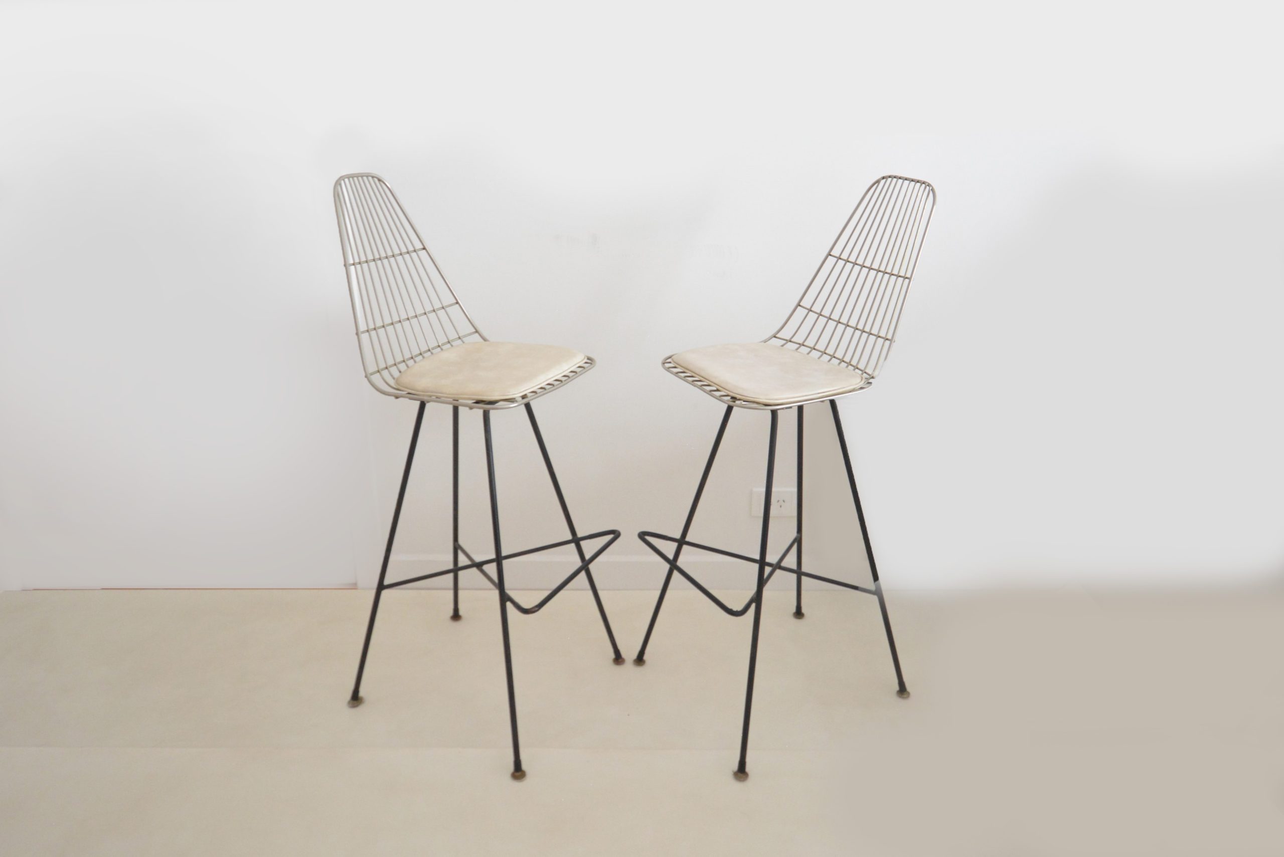 framac-bar-stools-clement-meadmore-era-1950's-metal-retro-vintage-chairs-furniture (1)