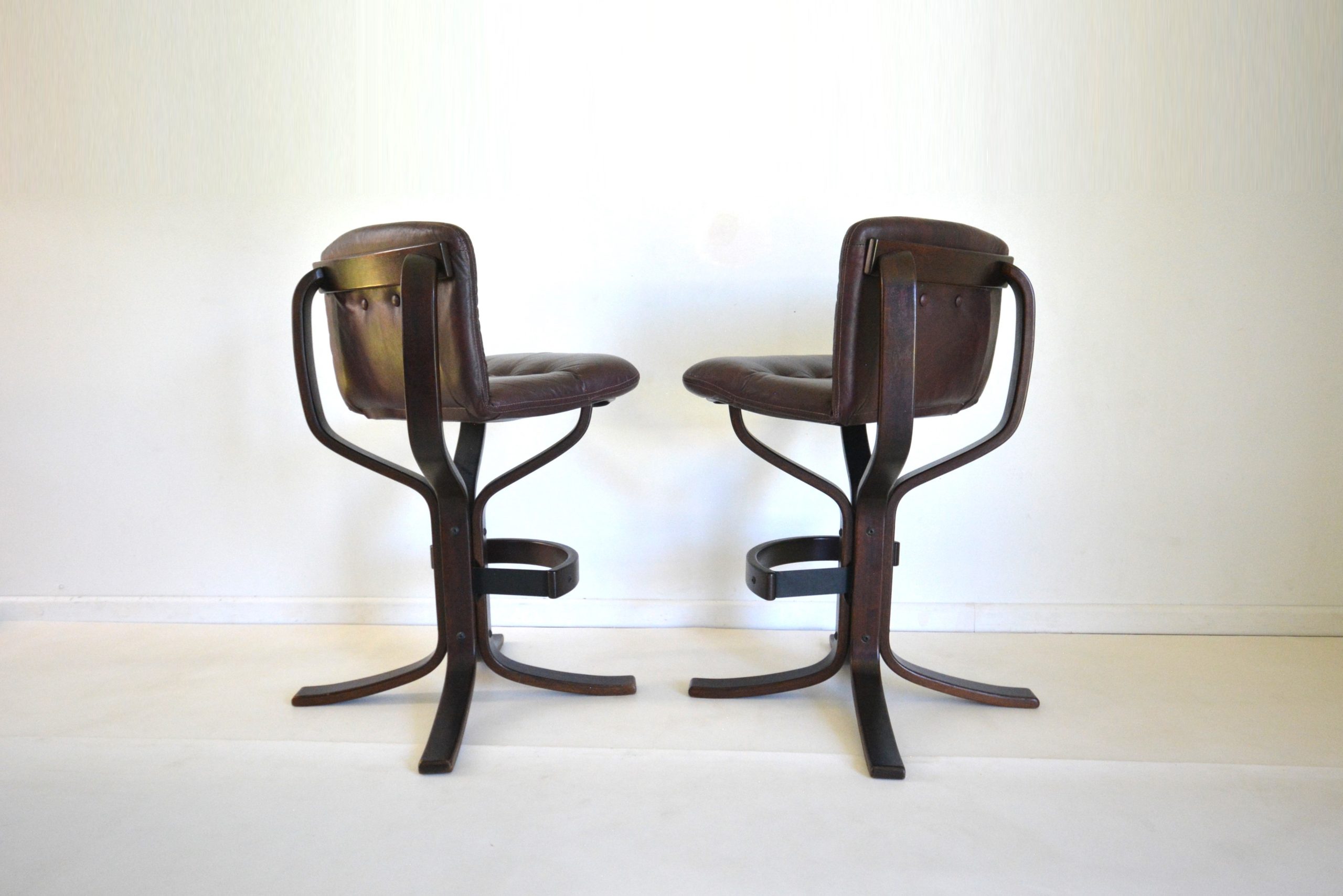 joe-rufenacht-bar-stools-leather-vintage-designer-chairs-parker-tessa-era (2)