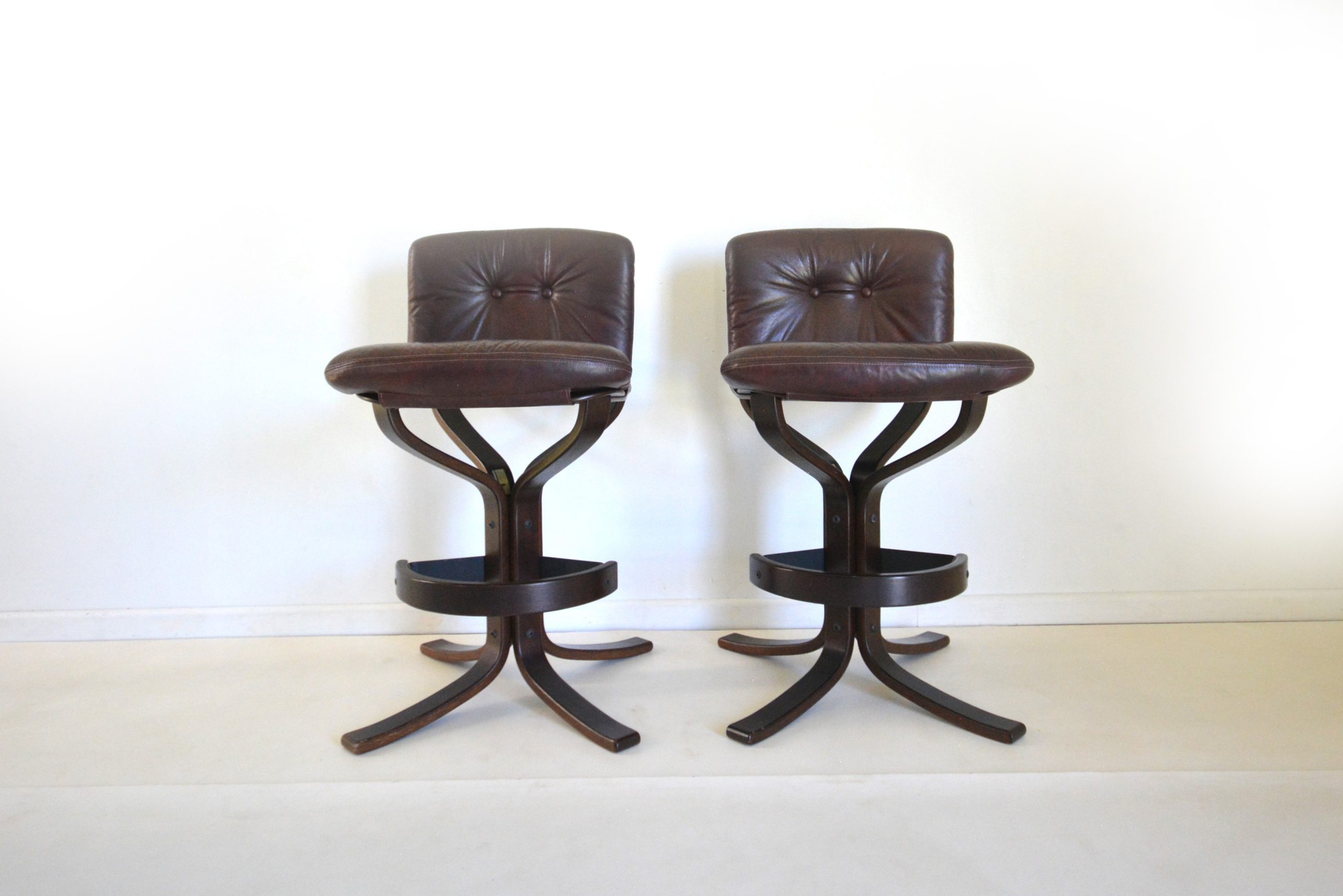 joe-rufenacht-bar-stools-leather-vintage-designer-chairs-parker-tessa-era (5)