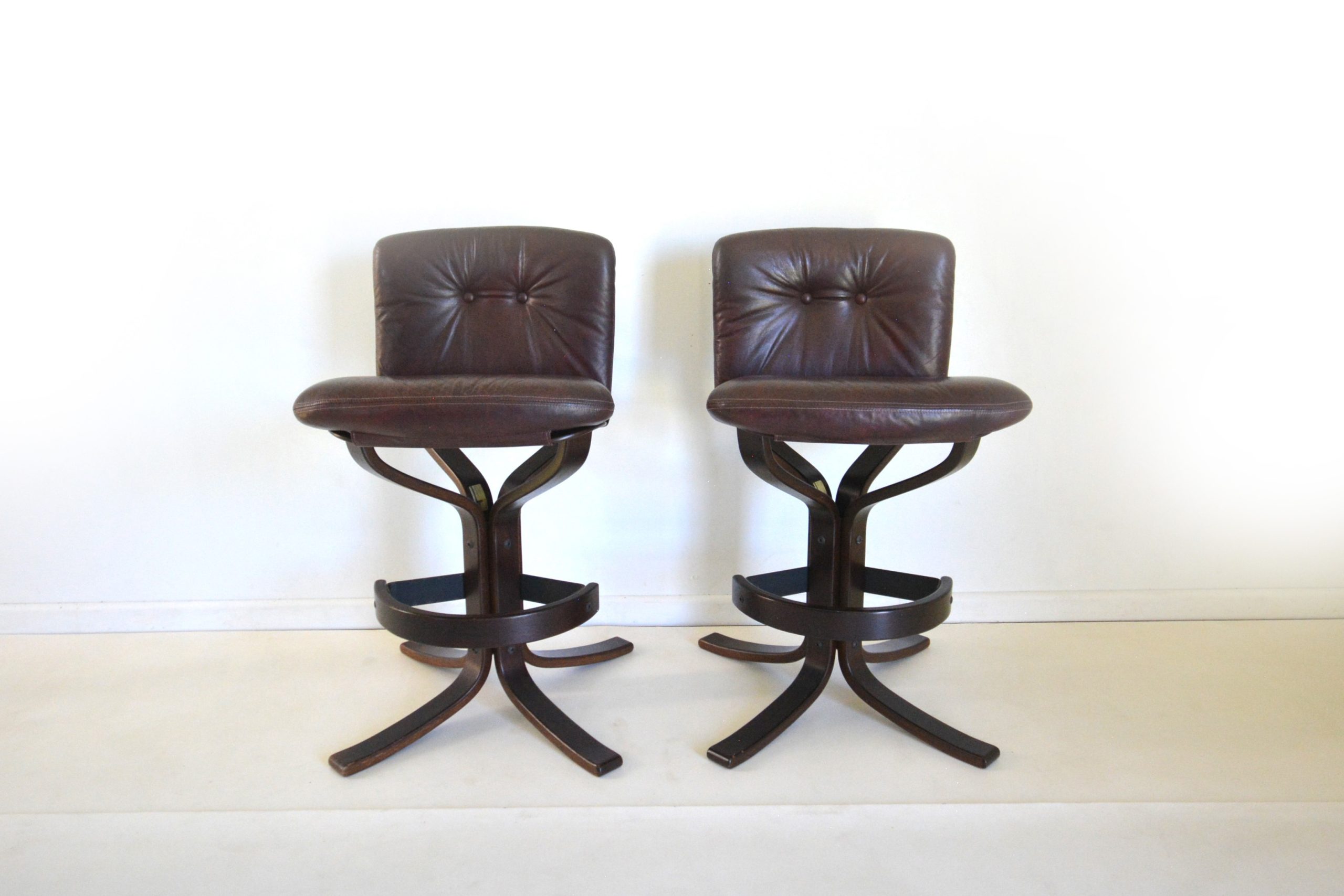 joe-rufenacht-bar-stools-leather-vintage-designer-chairs-parker-tessa-era (6)